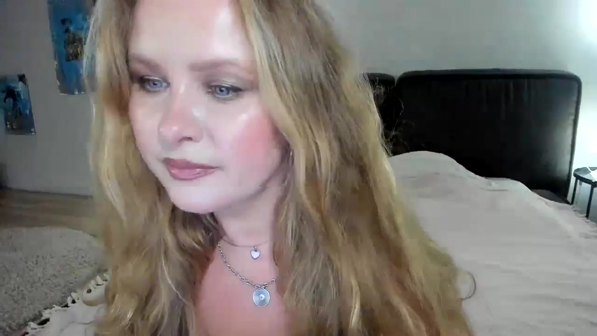 Gallery image thumbnail from F_L_E_U_R's myfreecams stream on, 08/20/2023, 22:20 image 3 of 20