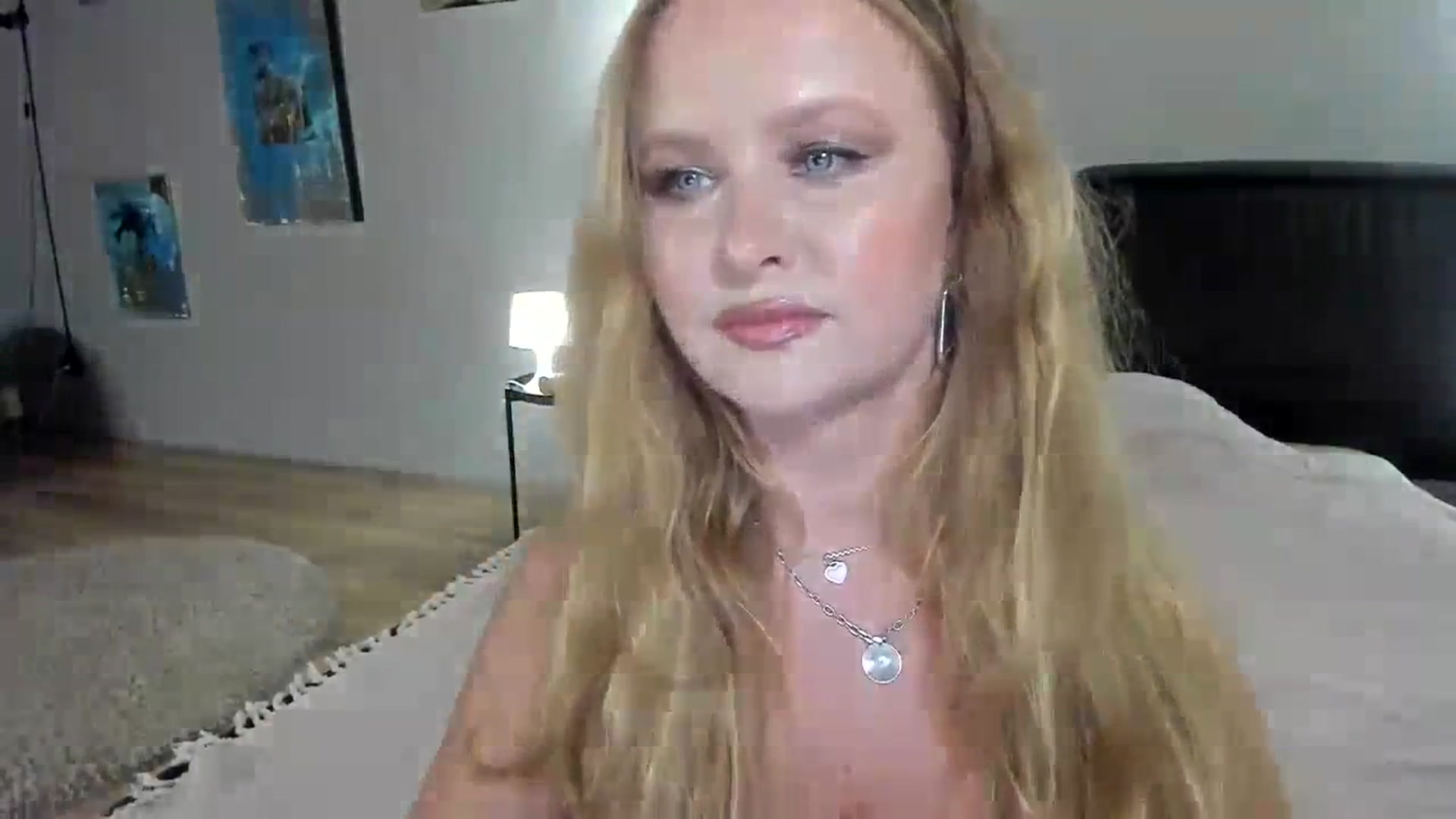 Gallery image thumbnail from F_L_E_U_R's myfreecams stream on, 08/20/2023, 22:20 image 7 of 20