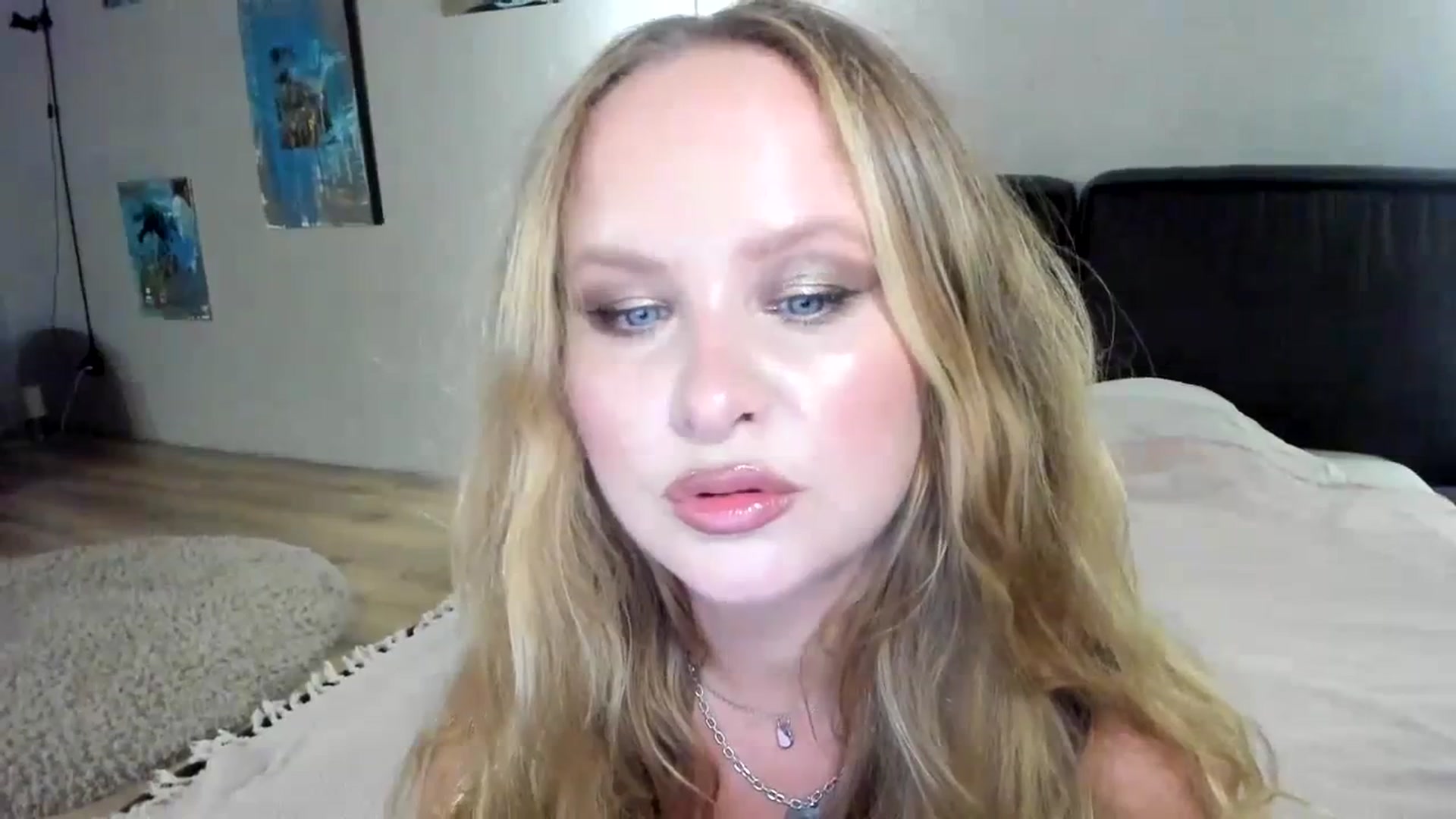 Gallery image thumbnail from F_L_E_U_R's myfreecams stream on, 08/20/2023, 22:20 image 5 of 20