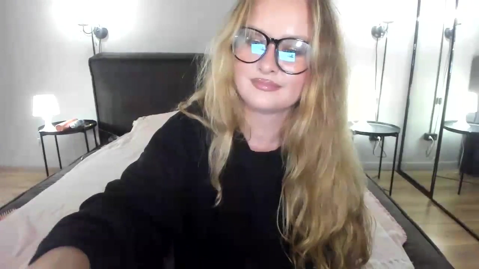 Gallery image thumbnail from F_L_E_U_R's myfreecams stream on, 08/21/2023, 22:03 image 10 of 20