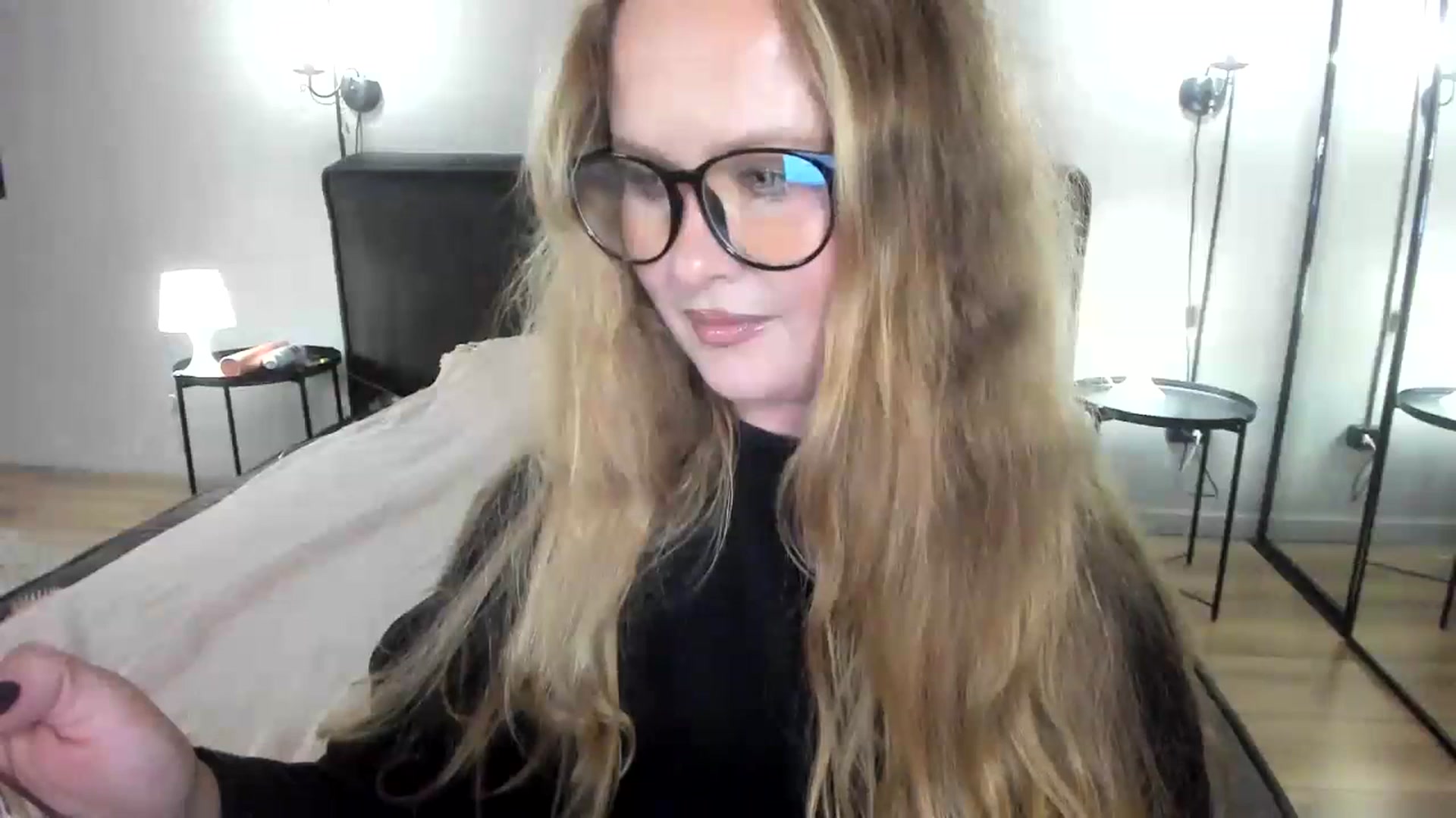 Gallery image thumbnail from F_L_E_U_R's myfreecams stream on, 08/21/2023, 22:03 image 13 of 20