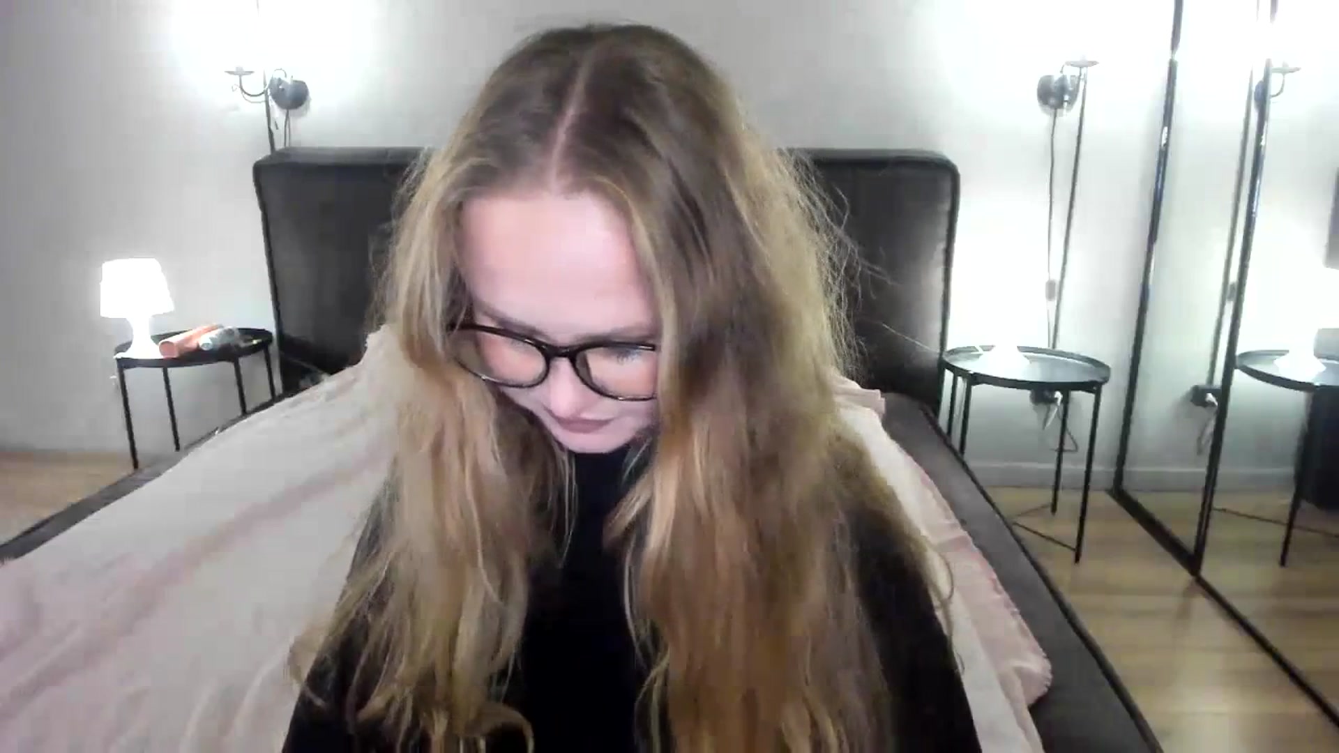 Gallery image thumbnail from F_L_E_U_R's myfreecams stream on, 08/21/2023, 22:03 image 12 of 20