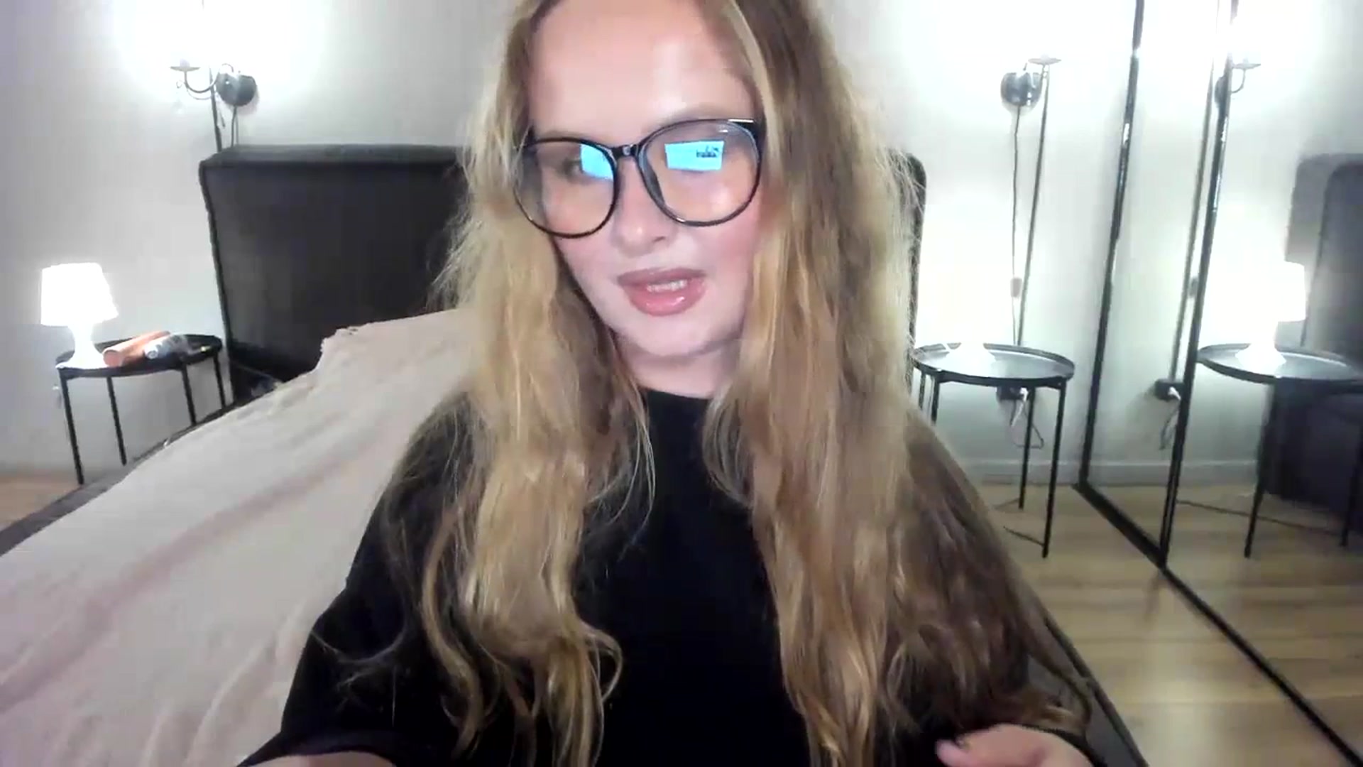 Gallery image thumbnail from F_L_E_U_R's myfreecams stream on, 08/21/2023, 22:03 image 14 of 20