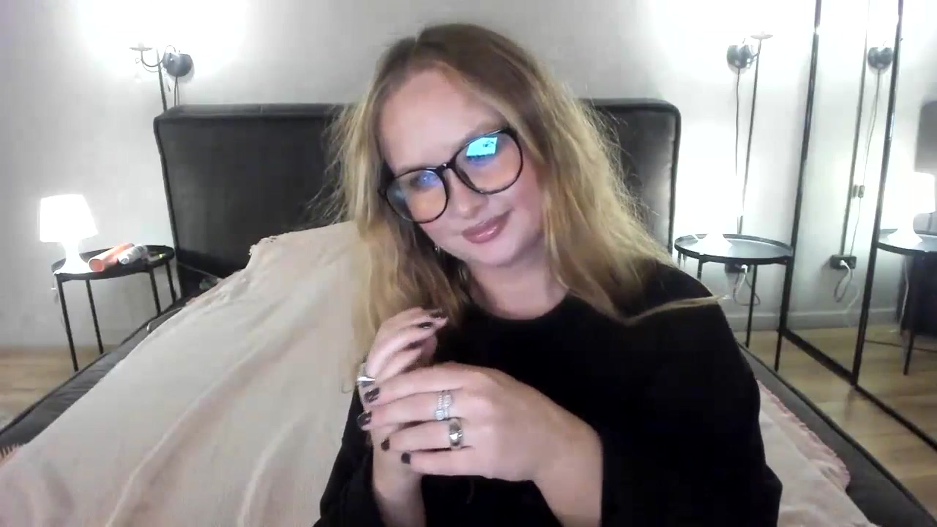 Gallery image thumbnail from F_L_E_U_R's myfreecams stream on, 08/21/2023, 22:03 image 8 of 20
