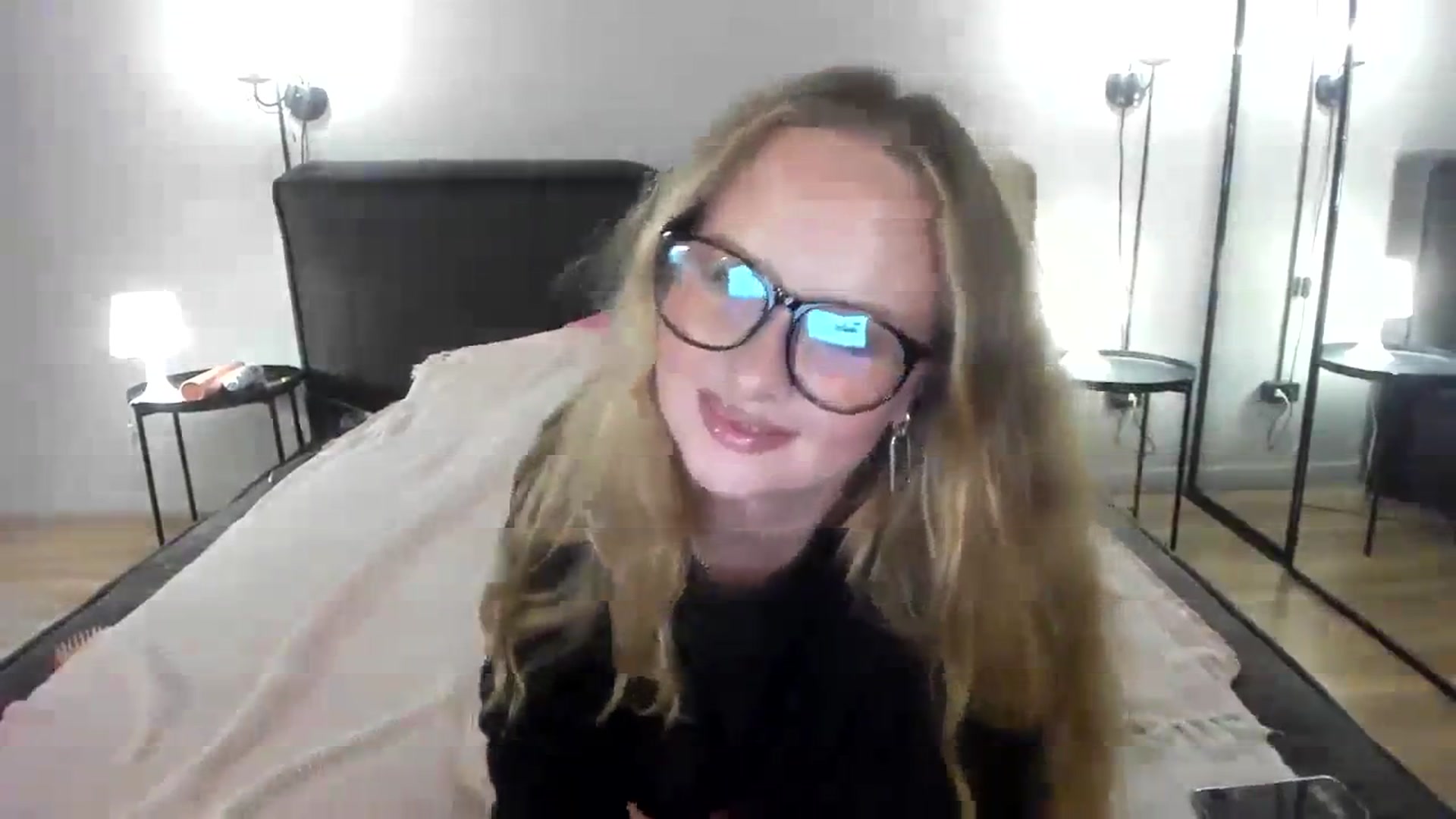 Gallery image thumbnail from F_L_E_U_R's myfreecams stream on, 08/21/2023, 22:03 image 9 of 20