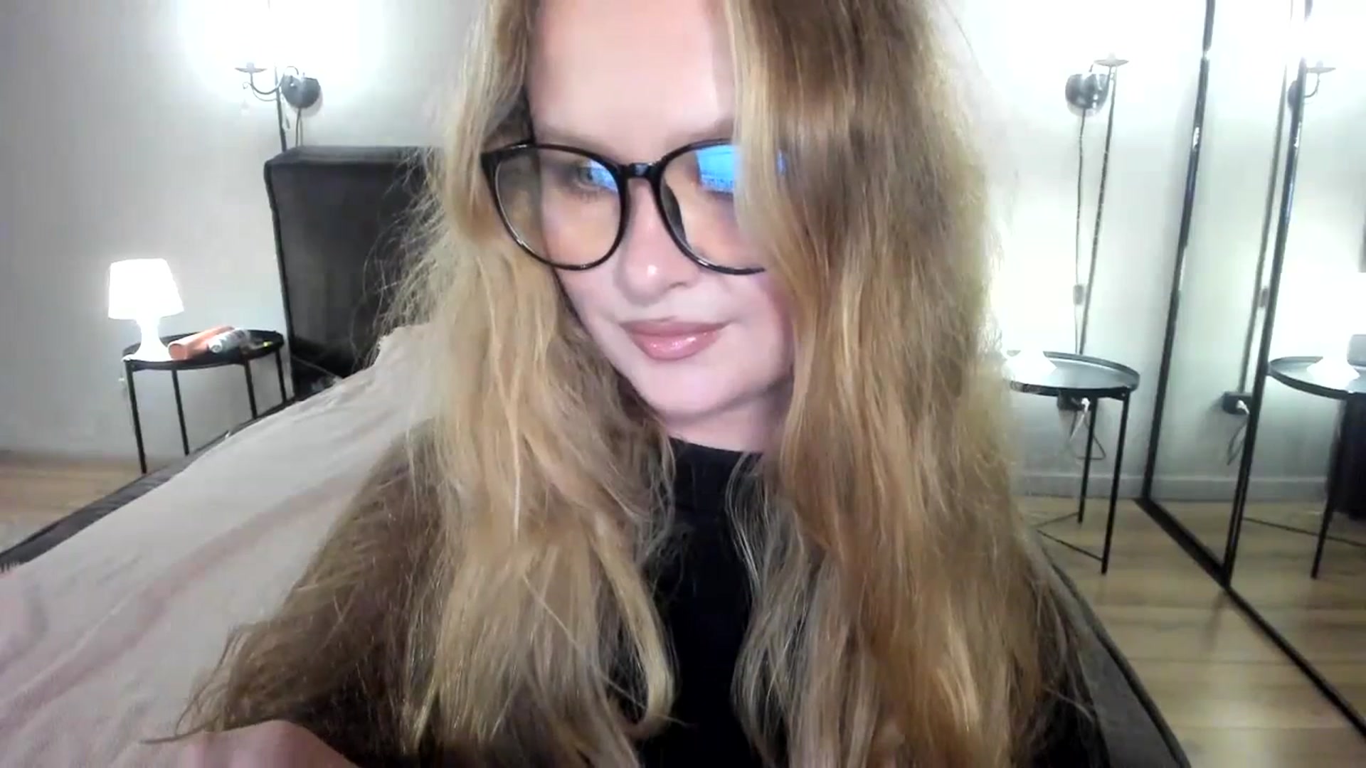 Gallery image thumbnail from F_L_E_U_R's myfreecams stream on, 08/21/2023, 22:03 image 15 of 20