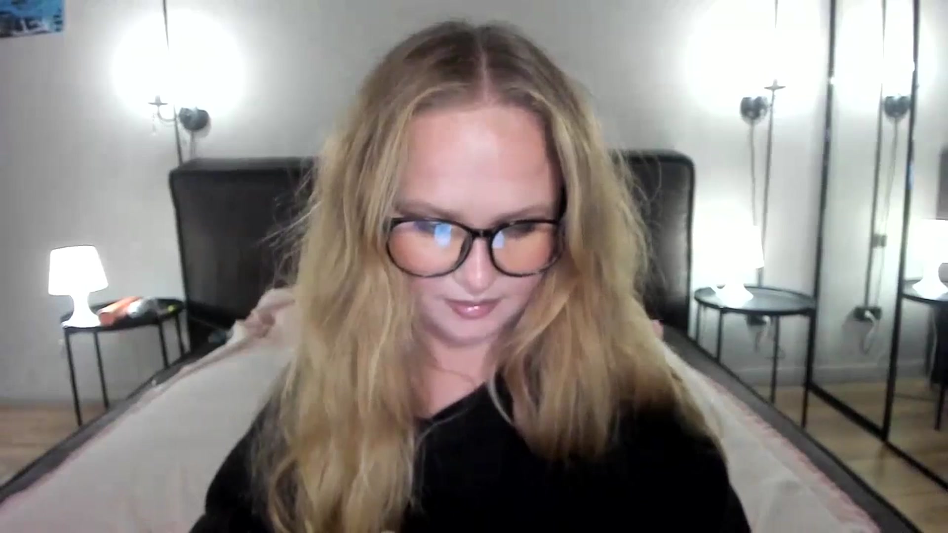 Gallery image thumbnail from F_L_E_U_R's myfreecams stream on, 08/21/2023, 22:03 image 6 of 20