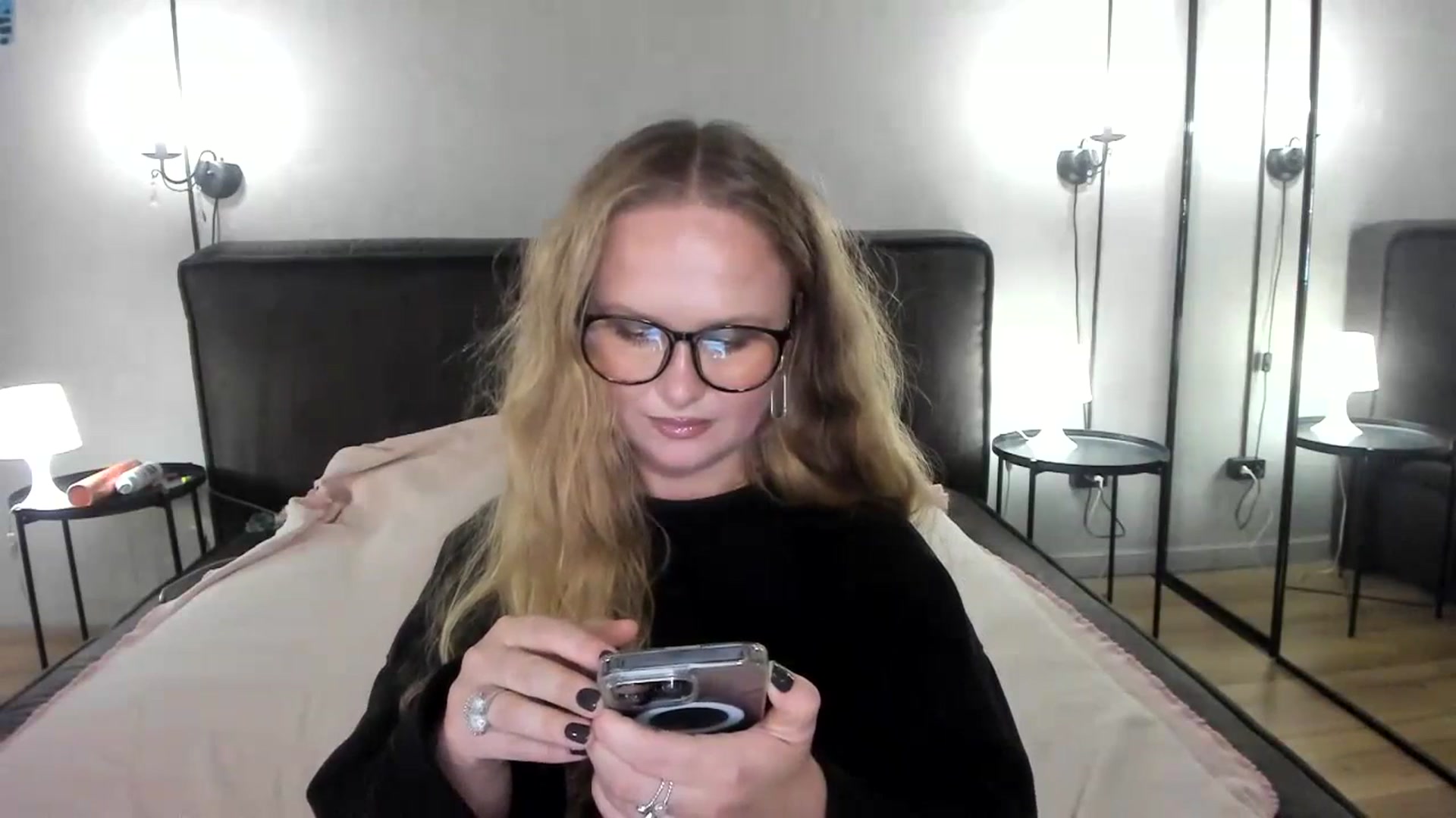 Gallery image thumbnail from F_L_E_U_R's myfreecams stream on, 08/21/2023, 22:03 image 5 of 20