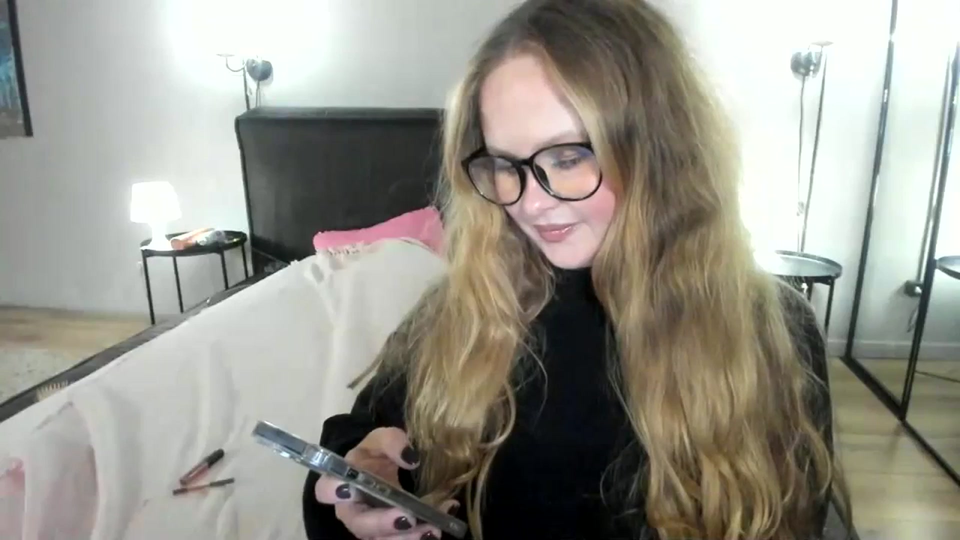 Gallery image thumbnail from F_L_E_U_R's myfreecams stream on, 08/21/2023, 22:39 image 3 of 20