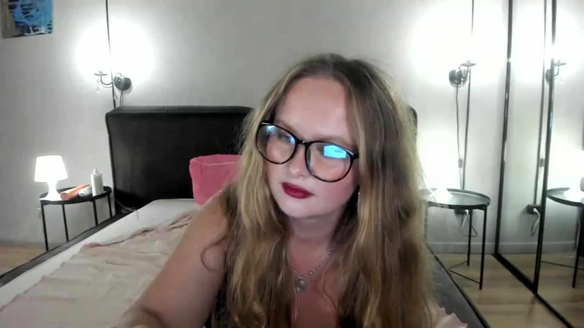 Gallery image thumbnail from F_L_E_U_R's myfreecams stream on, 08/22/2023, 24:02 image 17 of 20