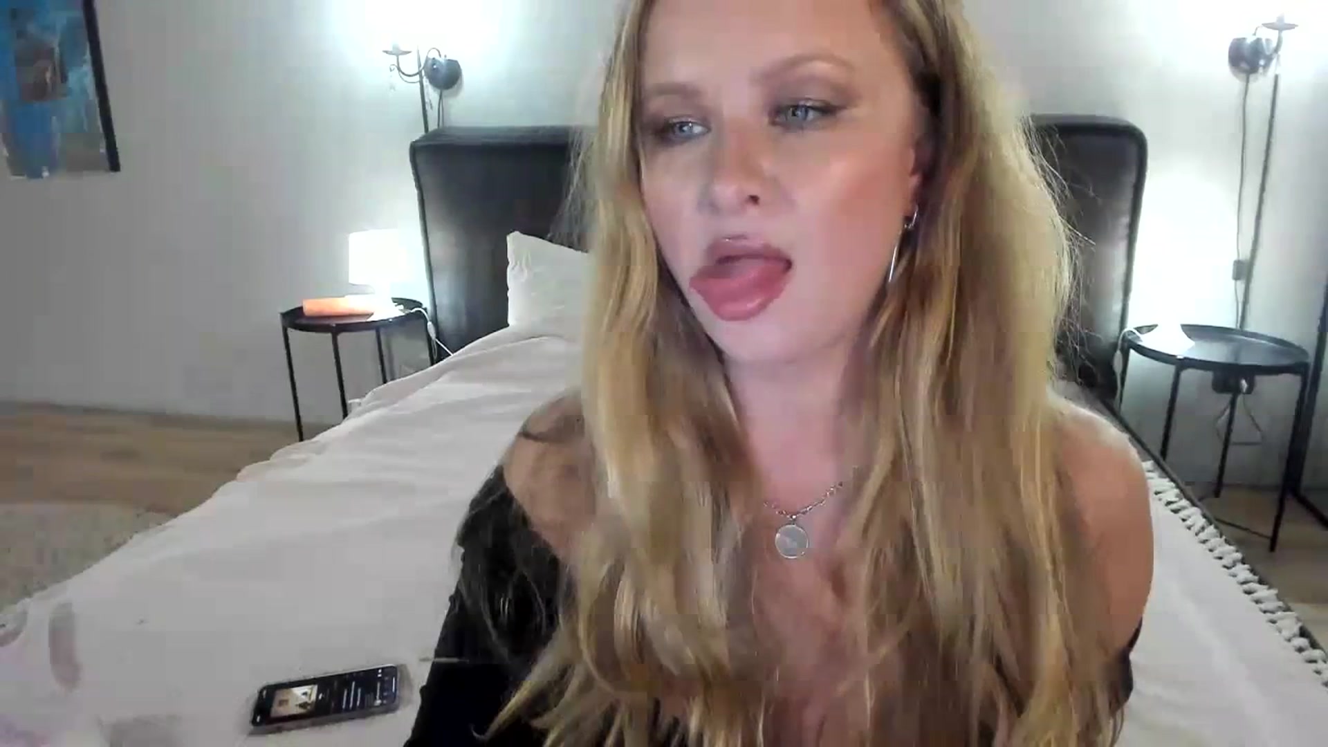 Gallery image thumbnail from F_L_E_U_R's myfreecams stream on, 08/22/2023, 21:59 image 8 of 20