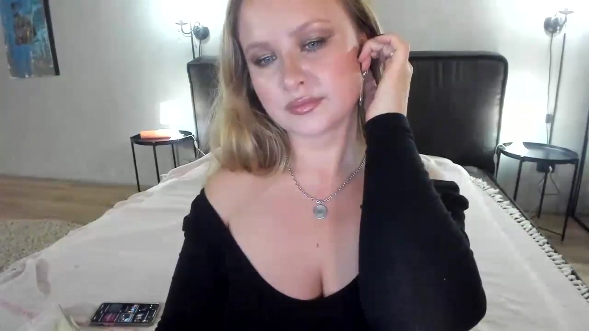 Gallery image thumbnail from F_L_E_U_R's myfreecams stream on, 08/22/2023, 21:59 image 11 of 20