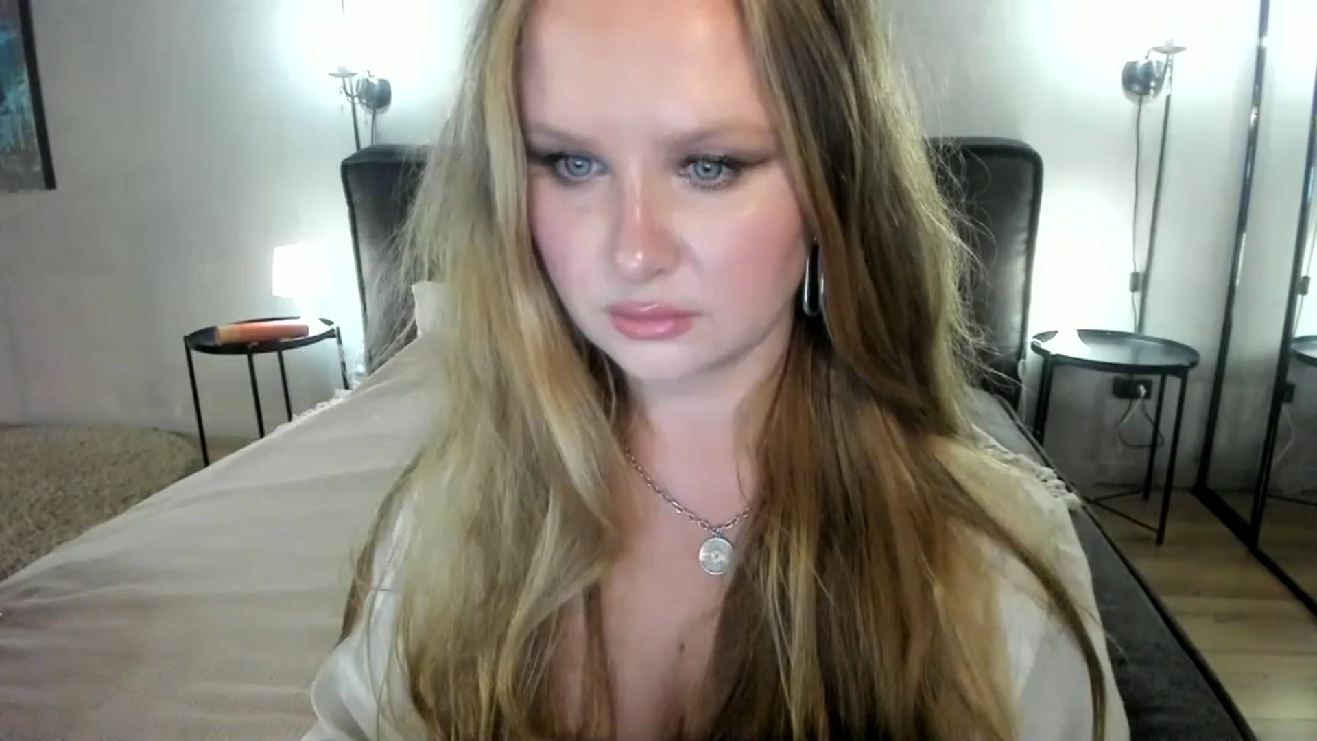 Gallery image thumbnail from F_L_E_U_R's myfreecams stream on, 09/12/2023, 22:09 image 5 of 20