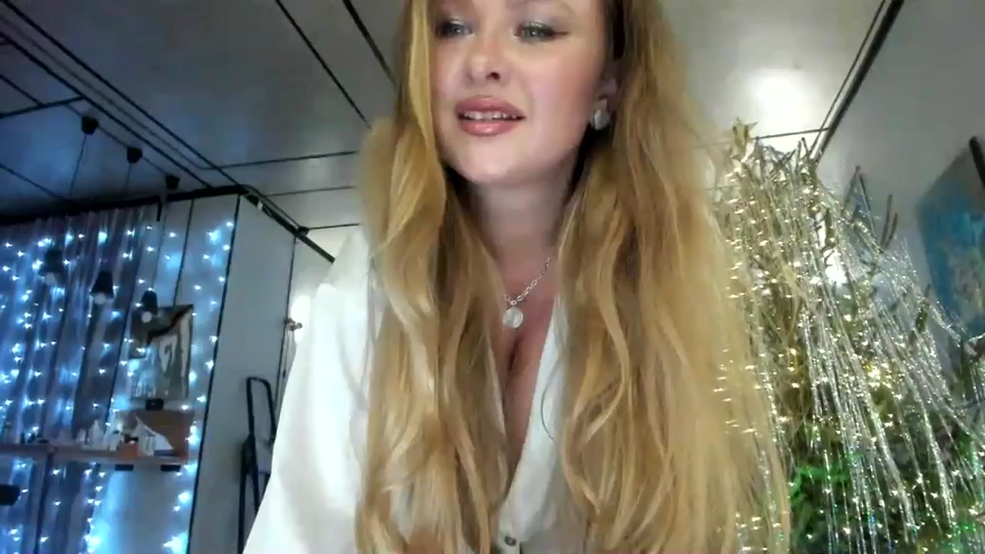 Gallery image thumbnail from F_L_E_U_R's myfreecams stream on, 12/25/2023, 21:26 image 9 of 20