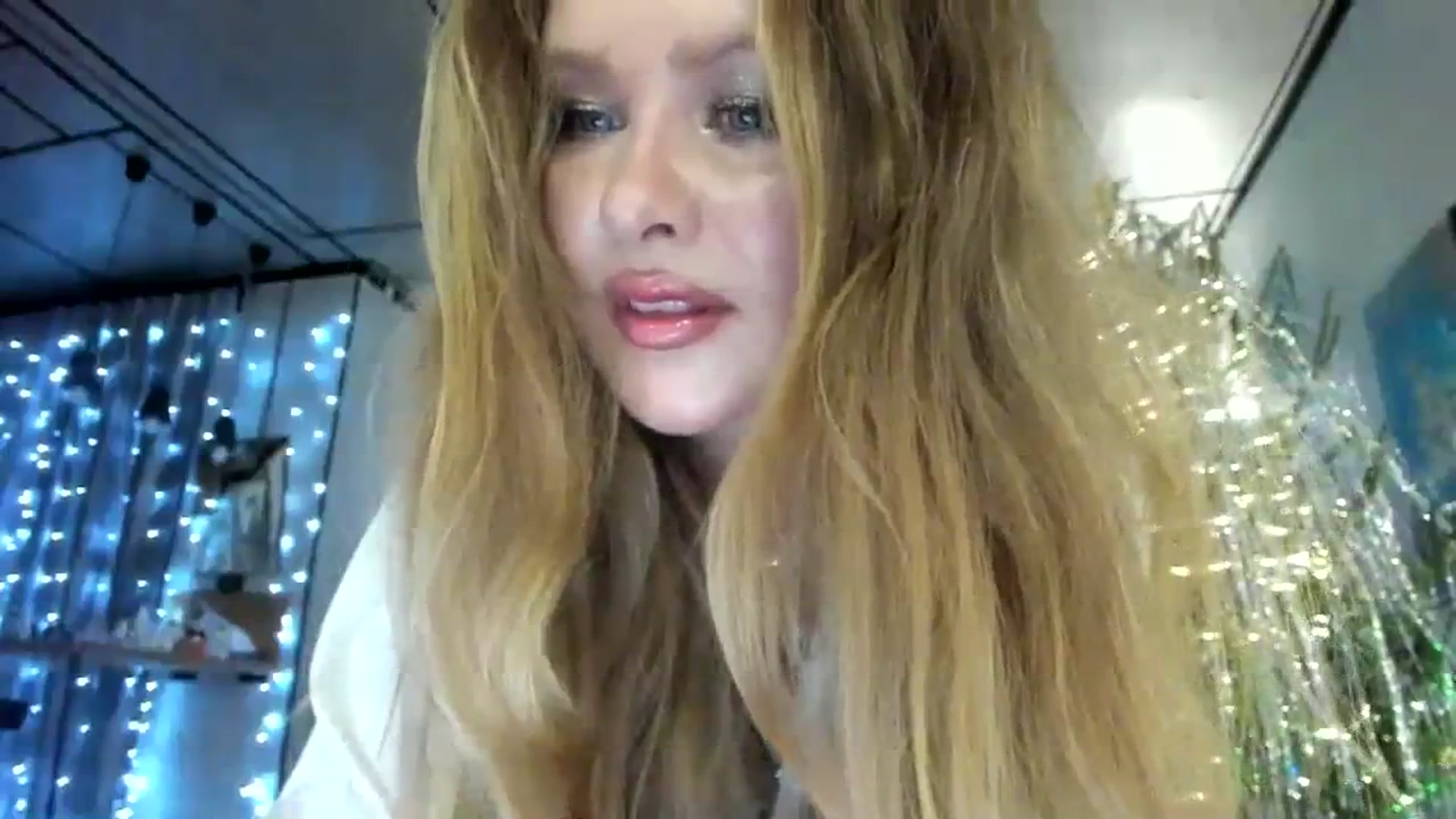 Gallery image thumbnail from F_L_E_U_R's myfreecams stream on, 12/25/2023, 21:26 image 12 of 20