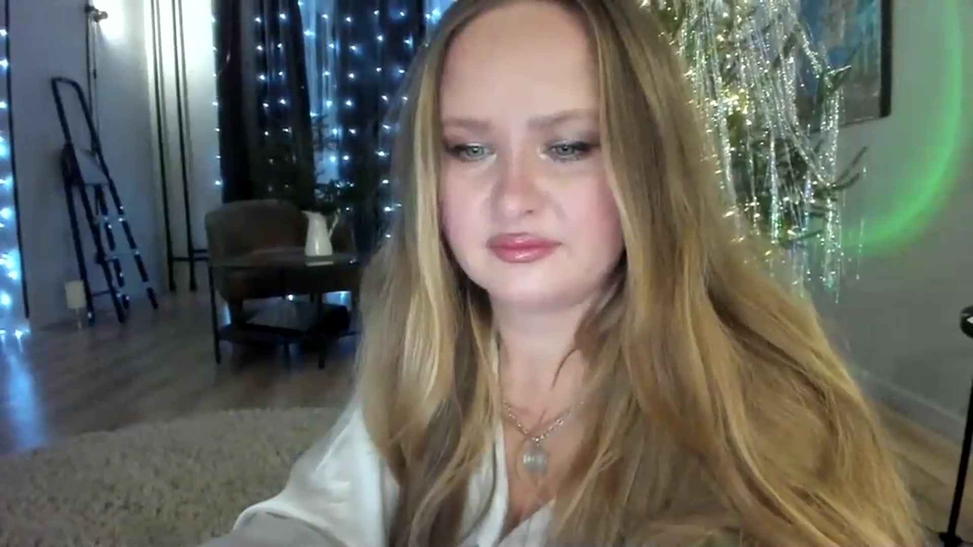 Gallery image thumbnail from F_L_E_U_R's myfreecams stream on, 12/25/2023, 21:26 image 3 of 20