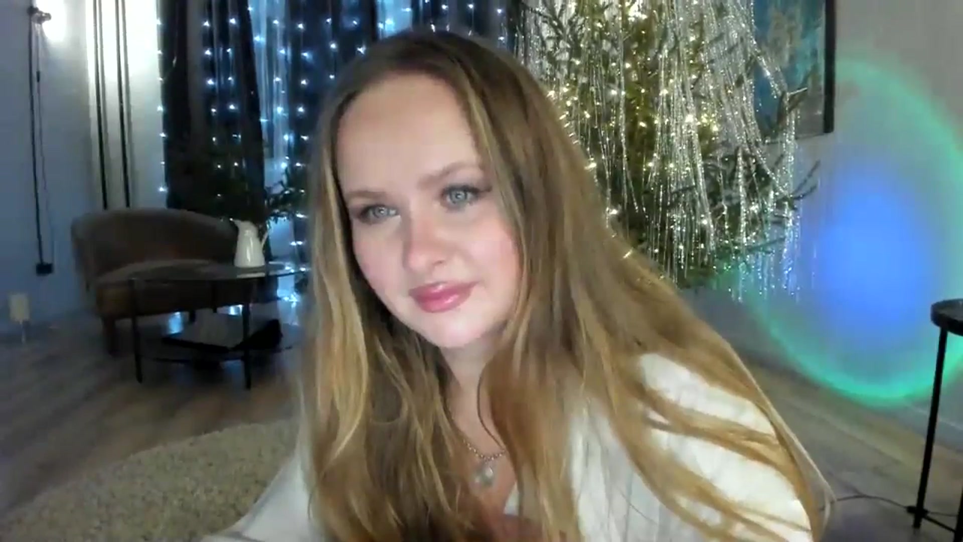 Gallery image thumbnail from F_L_E_U_R's myfreecams stream on, 12/25/2023, 23:33 image 17 of 20