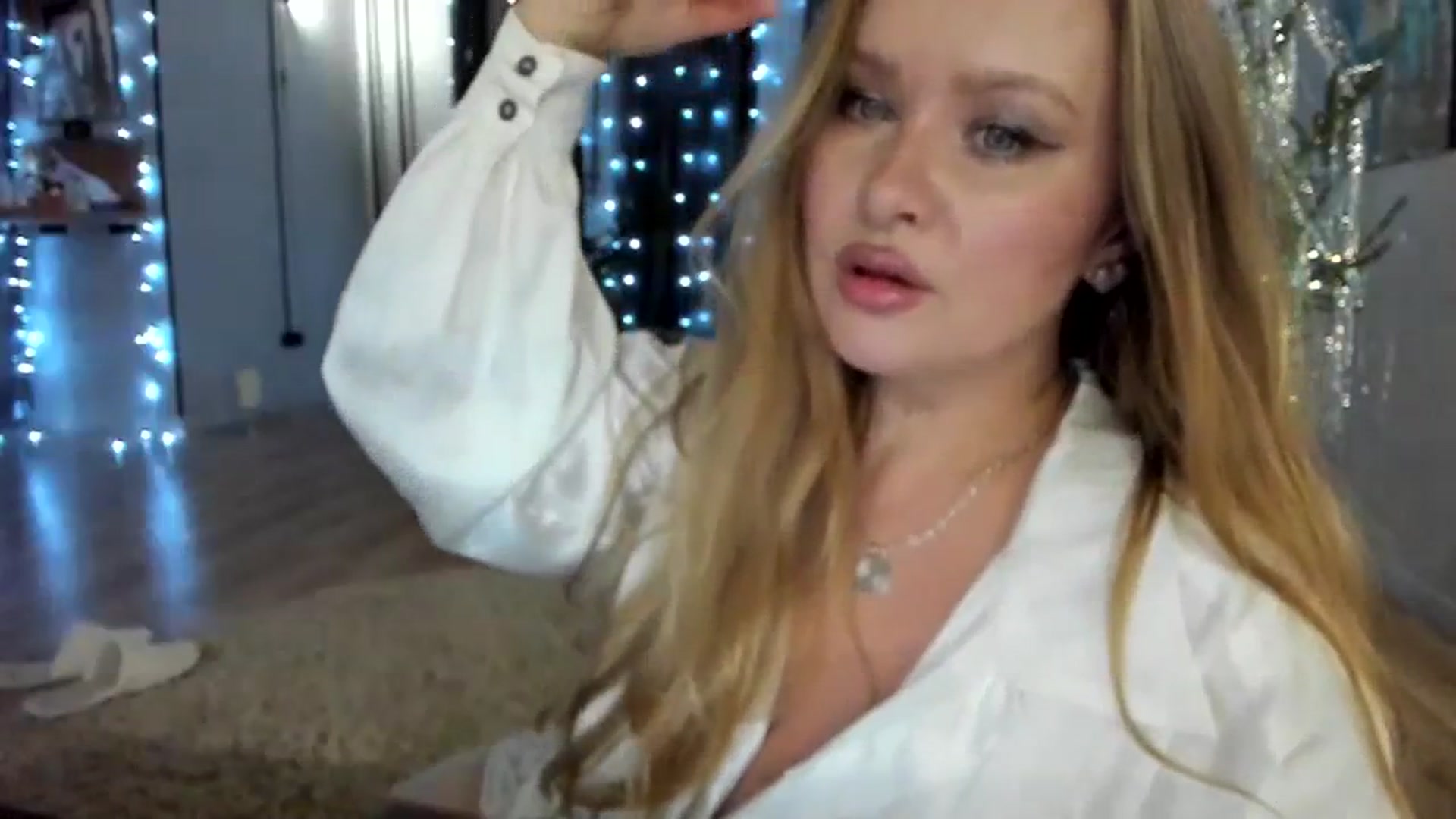 Gallery image thumbnail from F_L_E_U_R's myfreecams stream on, 12/25/2023, 23:33 image 2 of 20