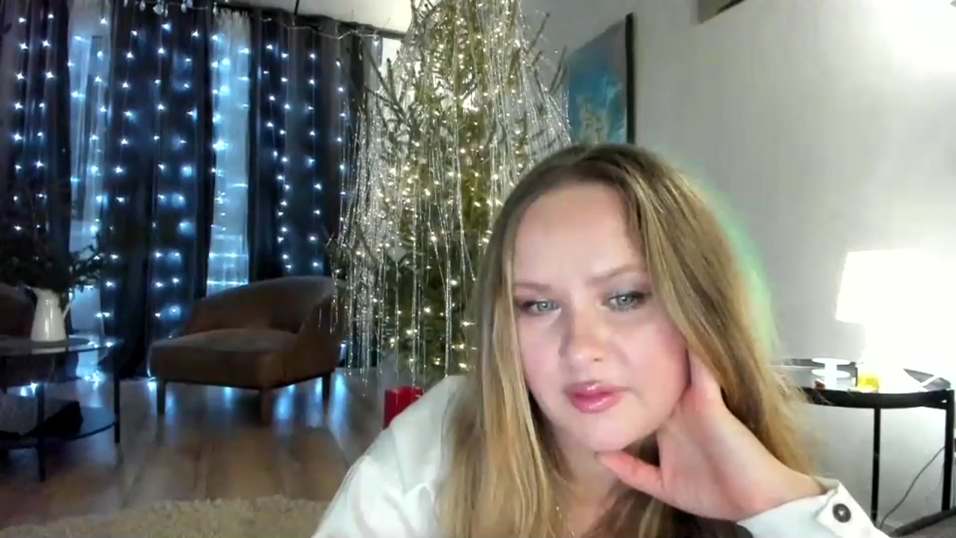 Gallery image thumbnail from F_L_E_U_R's myfreecams stream on, 12/25/2023, 23:33 image 19 of 20