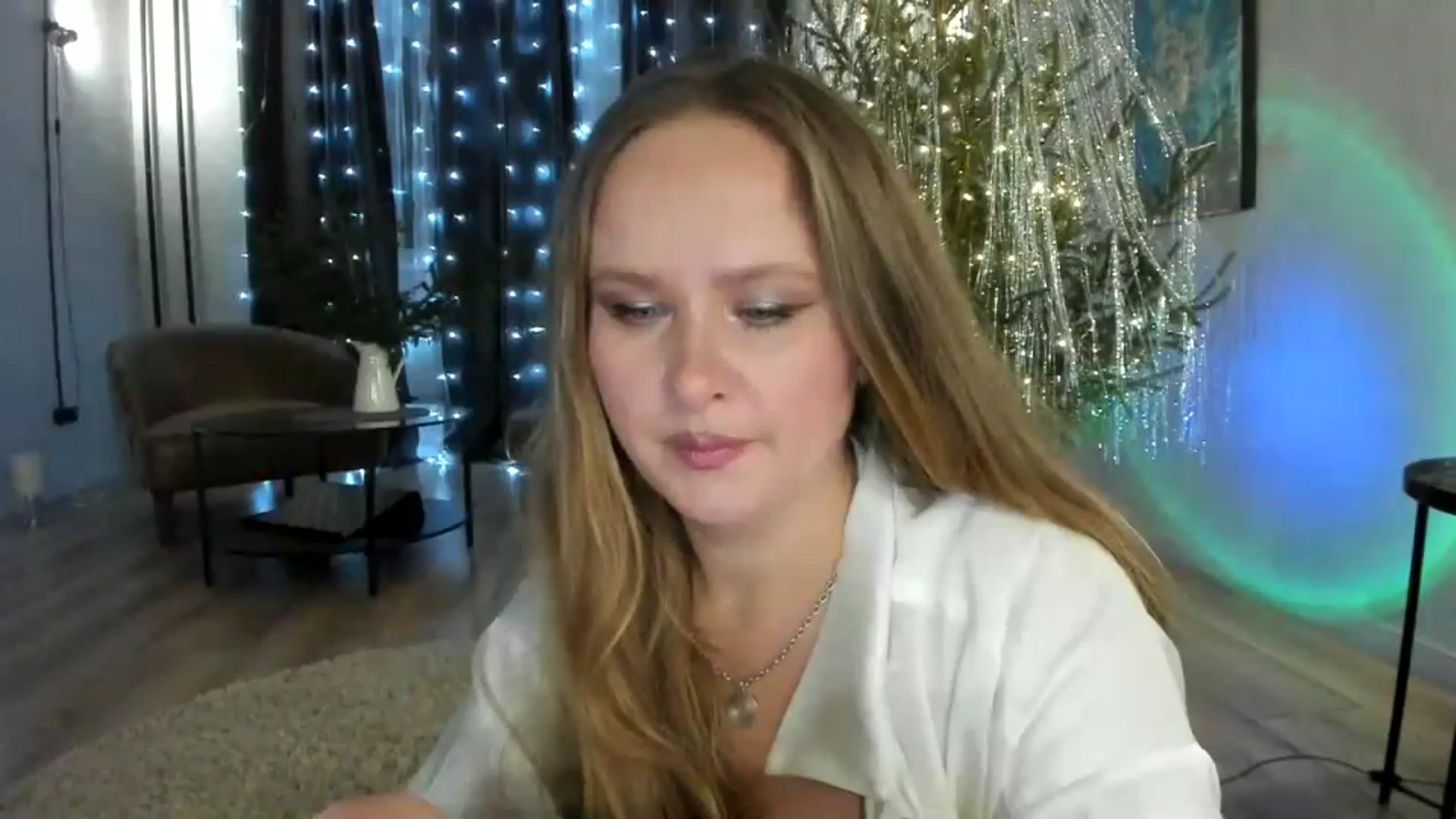 Gallery image thumbnail from F_L_E_U_R's myfreecams stream on, 12/25/2023, 23:33 image 18 of 20