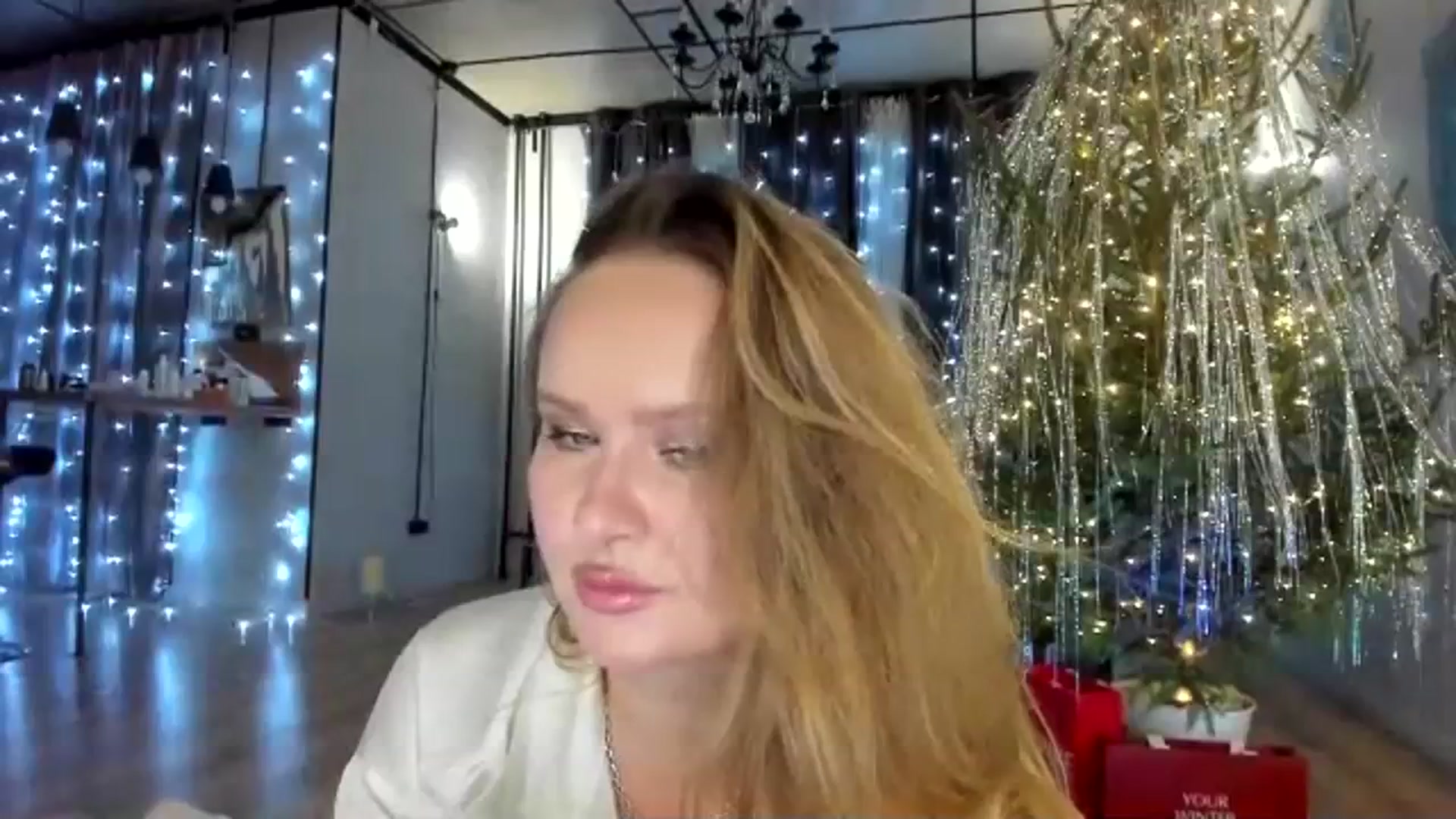 Gallery image thumbnail from F_L_E_U_R's myfreecams stream on, 12/25/2023, 23:33 image 1 of 20