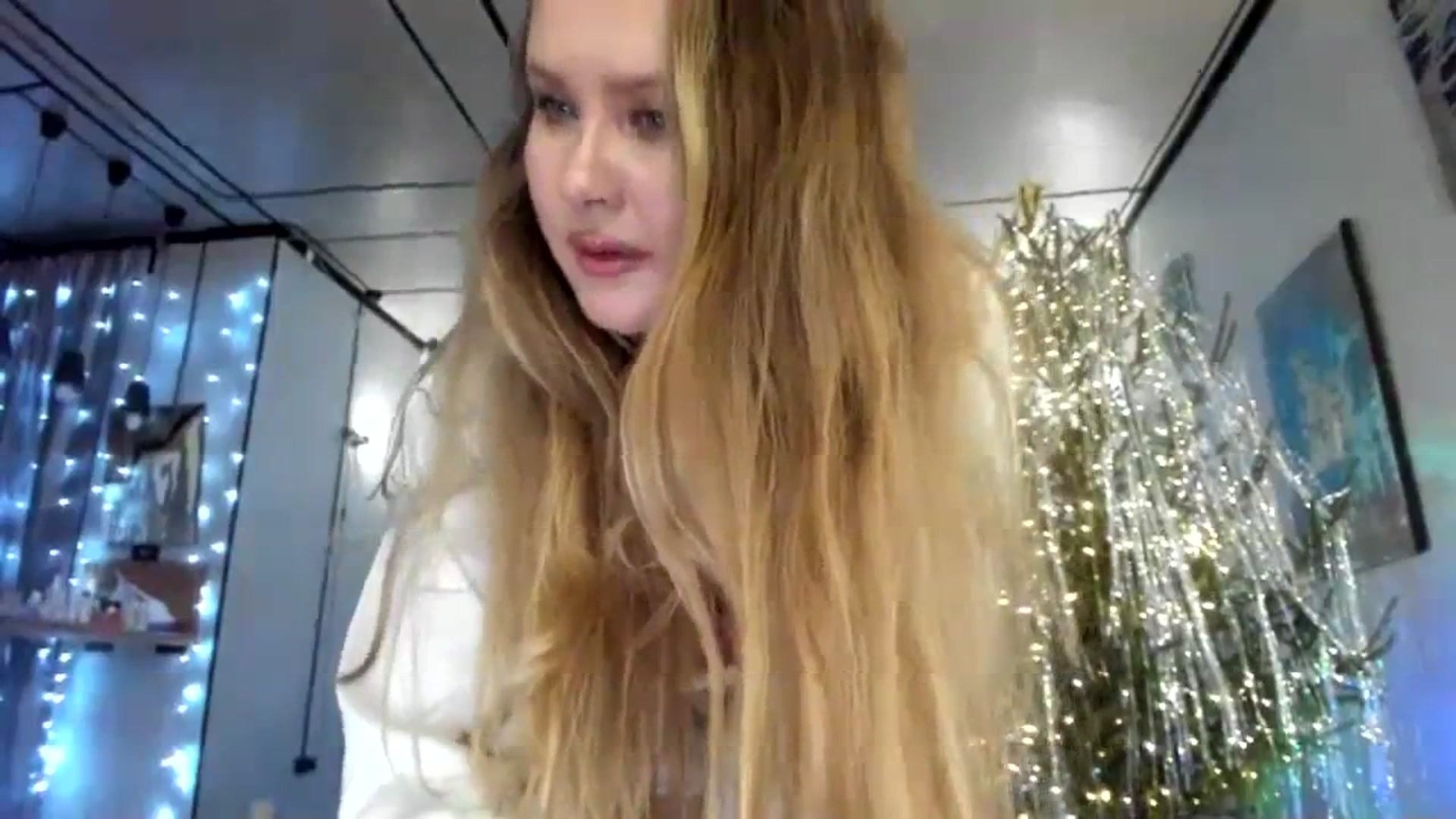 Gallery image thumbnail from F_L_E_U_R's myfreecams stream on, 12/25/2023, 23:33 image 10 of 20
