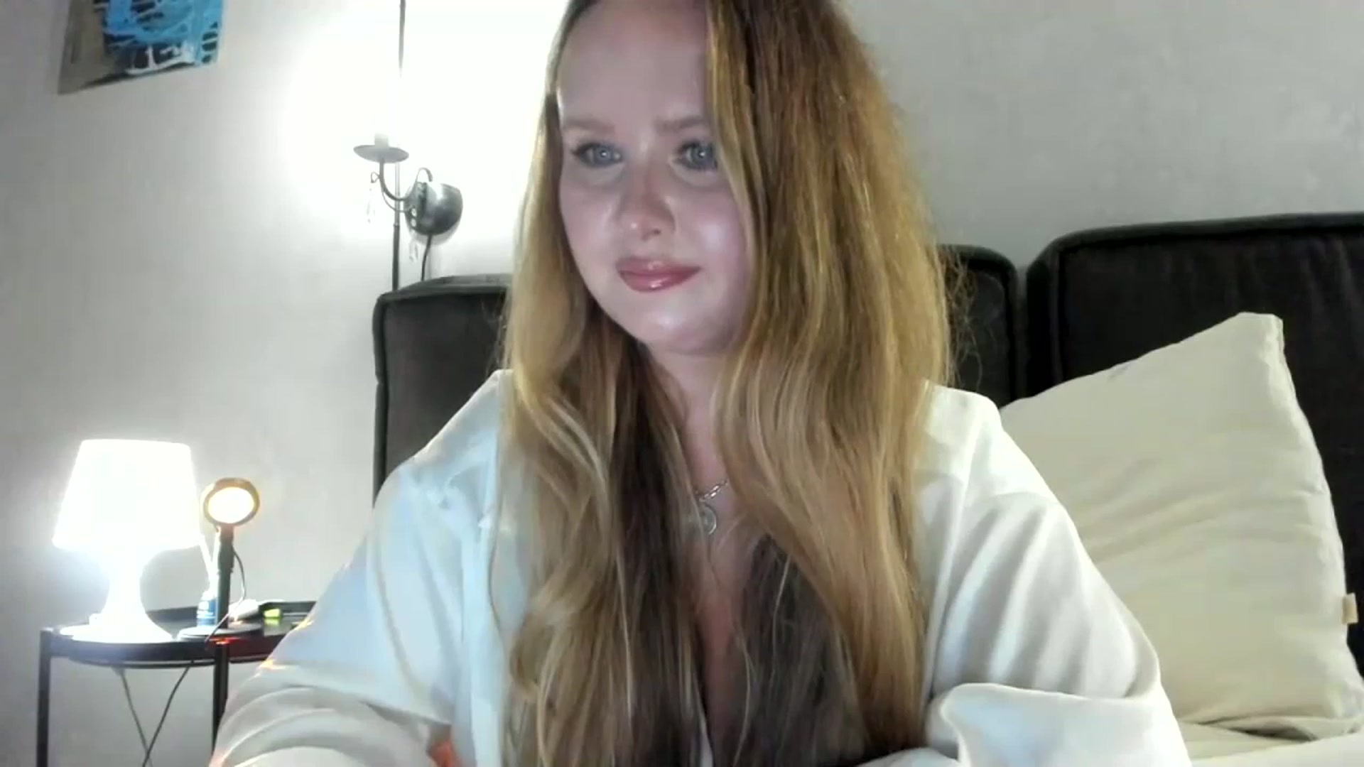 Gallery image thumbnail from F_L_E_U_R's myfreecams stream on, 12/26/2023, 17:36 image 17 of 20