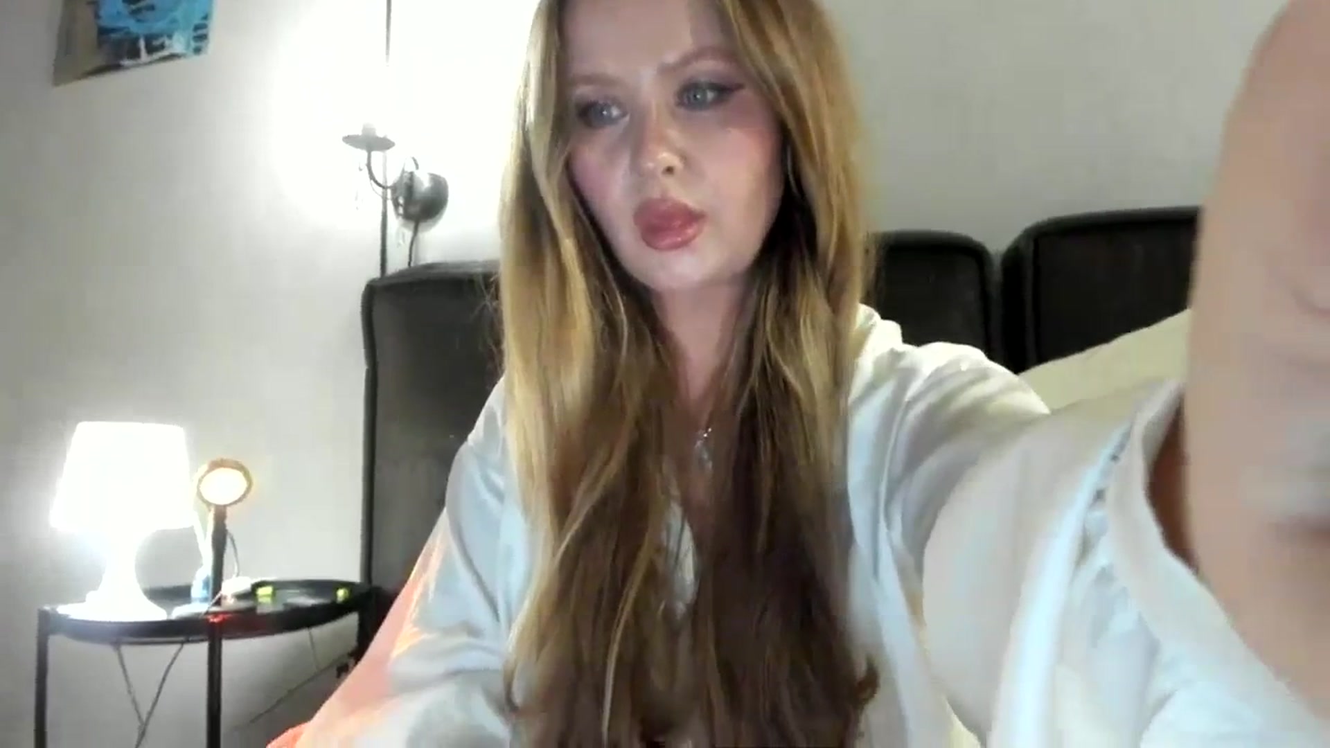 Gallery image thumbnail from F_L_E_U_R's myfreecams stream on, 12/26/2023, 17:36 image 15 of 20