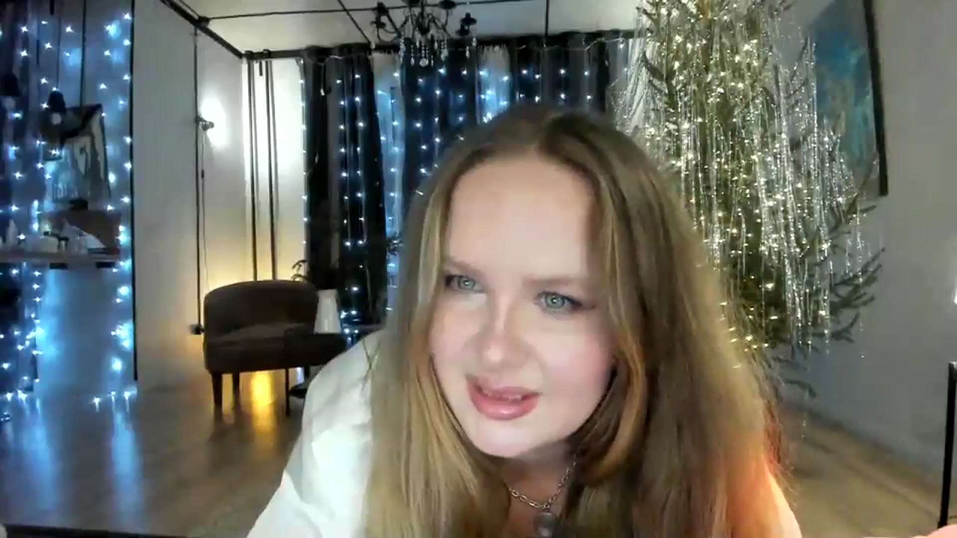 Gallery image thumbnail from F_L_E_U_R's myfreecams stream on, 12/26/2023, 18:12 image 9 of 20