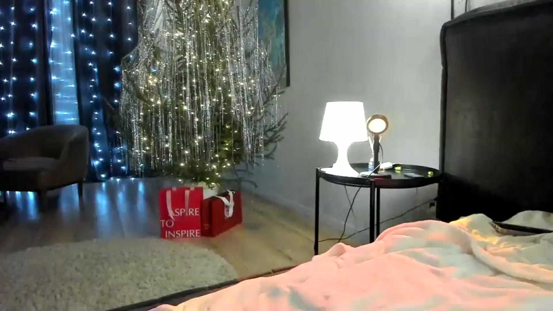 Gallery image thumbnail from F_L_E_U_R's myfreecams stream on, 12/26/2023, 18:12 image 2 of 20