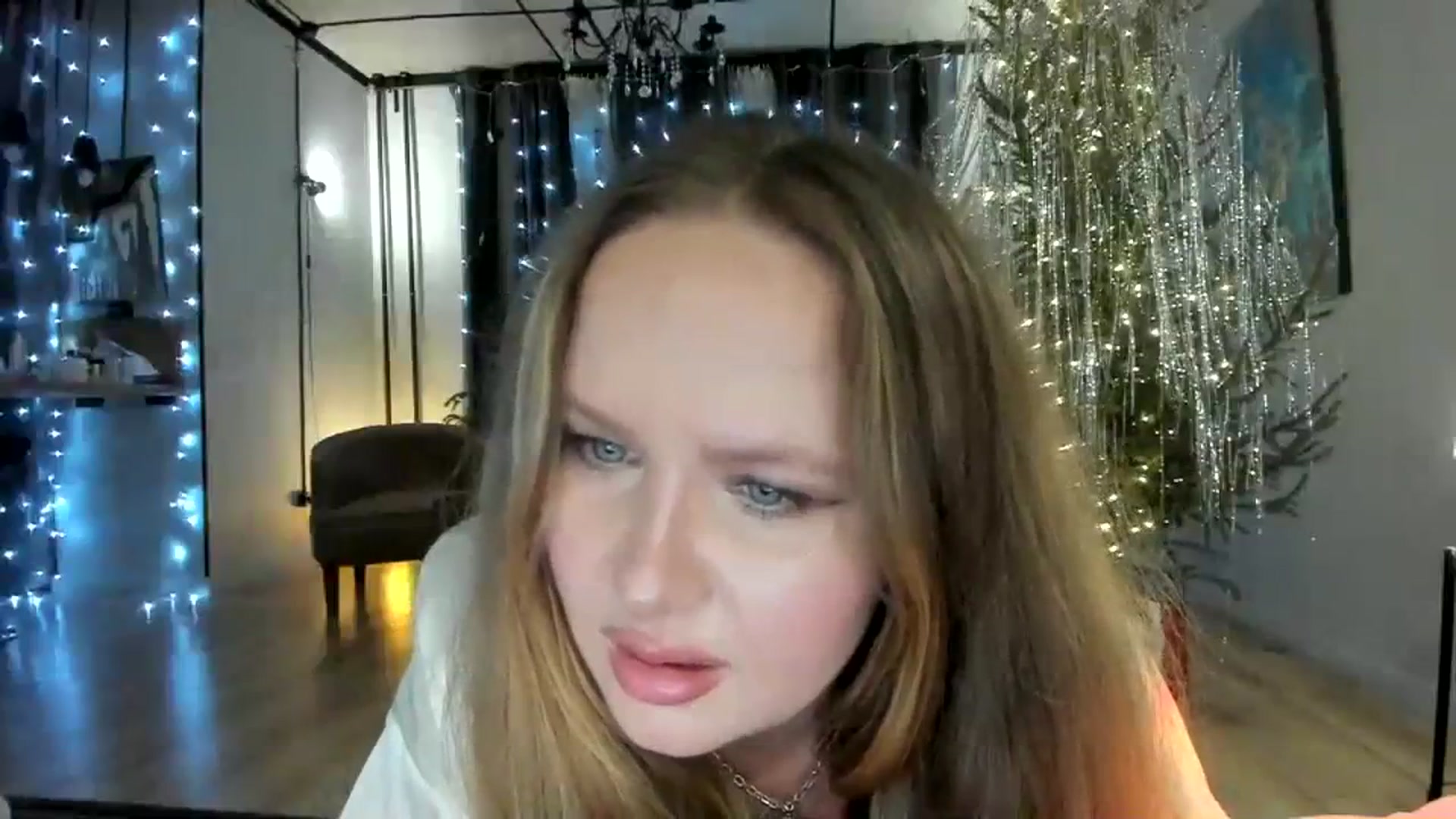 Gallery image thumbnail from F_L_E_U_R's myfreecams stream on, 12/26/2023, 18:12 image 8 of 20