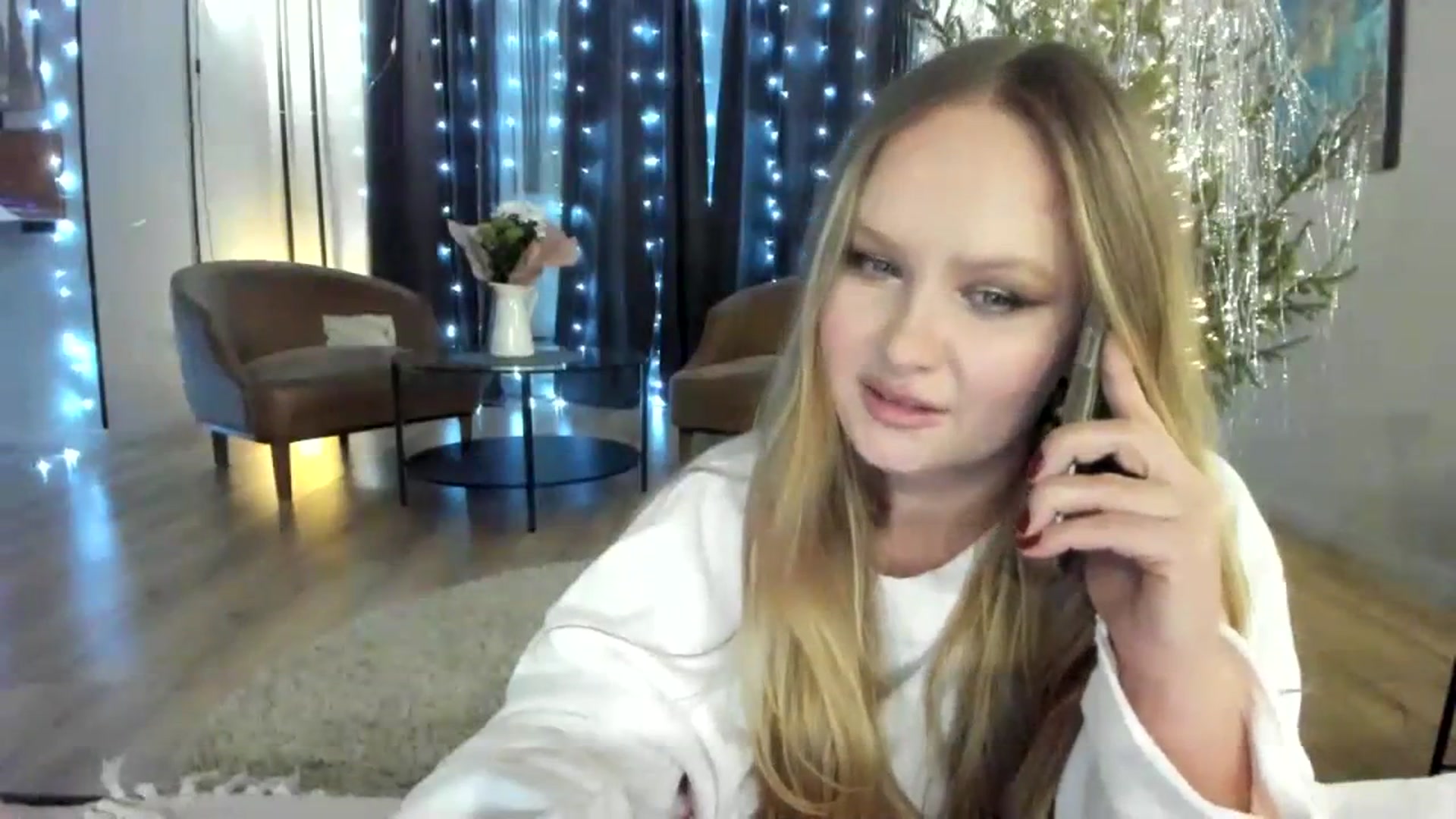 Gallery image thumbnail from F_L_E_U_R's myfreecams stream on, 01/10/2024, 21:20 image 11 of 20