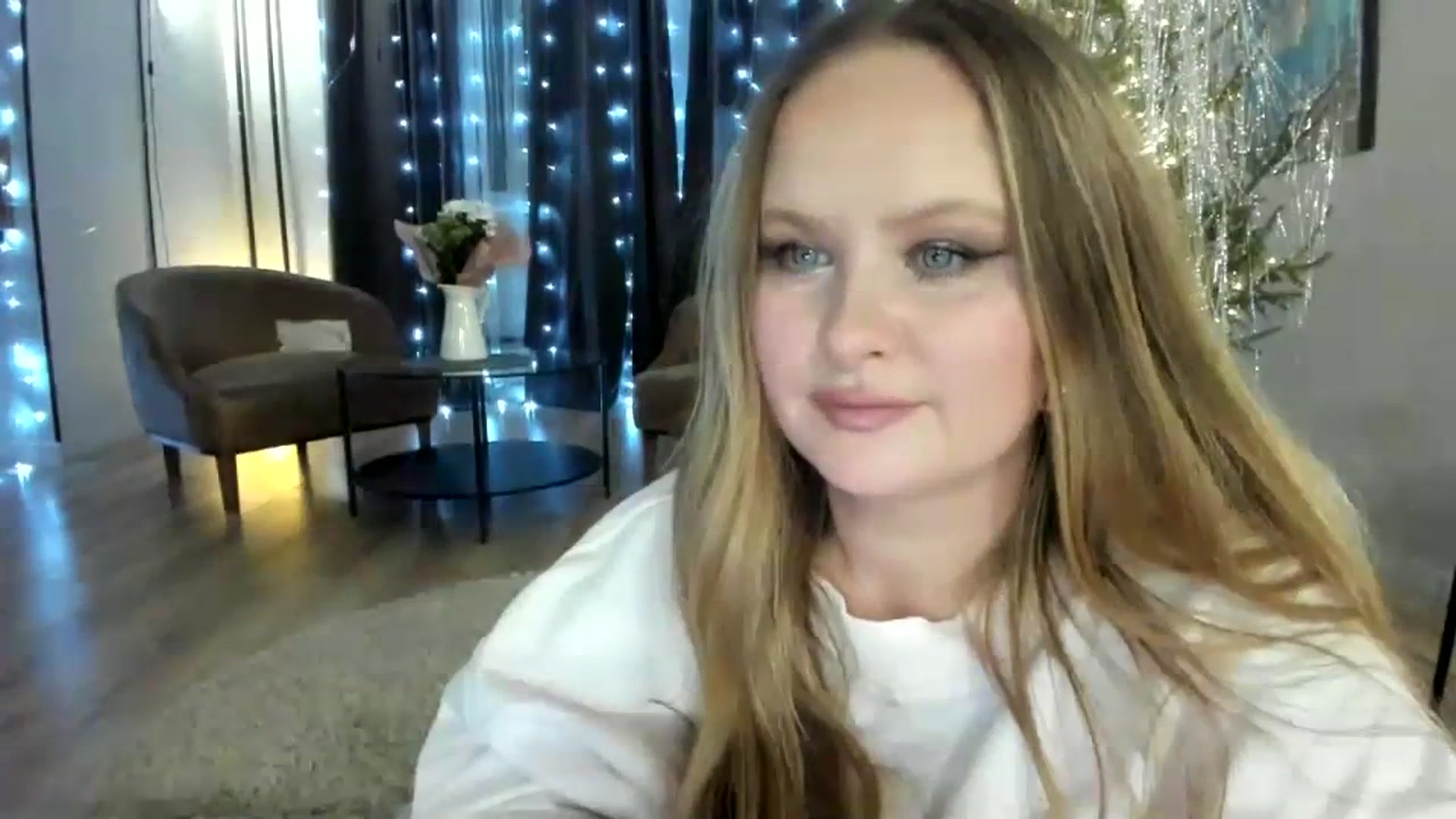 Gallery image thumbnail from F_L_E_U_R's myfreecams stream on, 01/10/2024, 22:54 image 11 of 20
