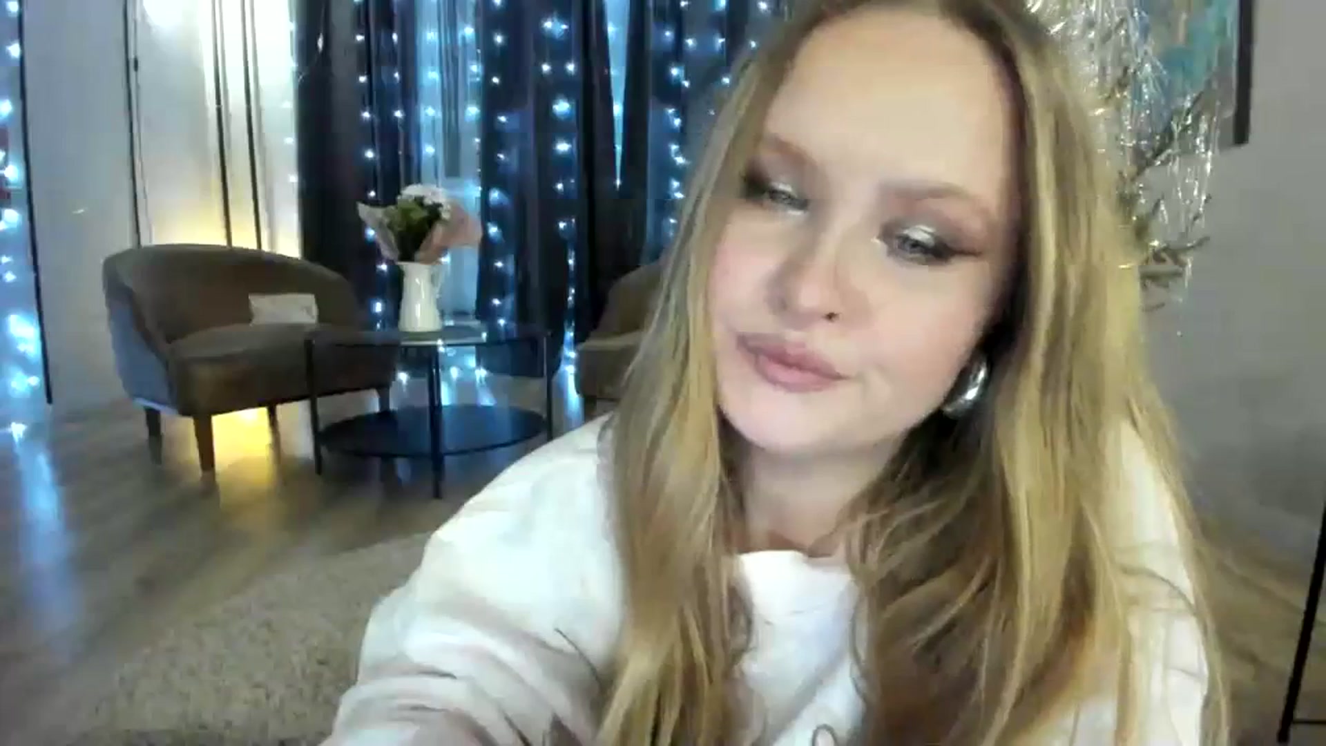 Gallery image thumbnail from F_L_E_U_R's myfreecams stream on, 01/10/2024, 22:54 image 6 of 20