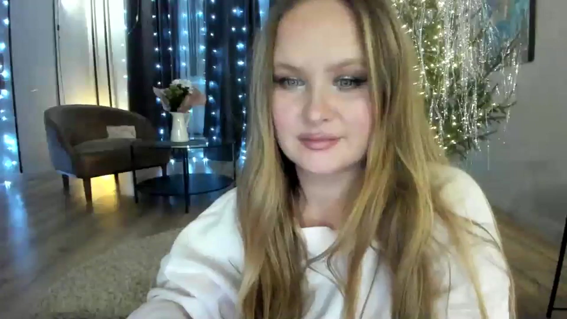 Gallery image thumbnail from F_L_E_U_R's myfreecams stream on, 01/10/2024, 22:54 image 5 of 20