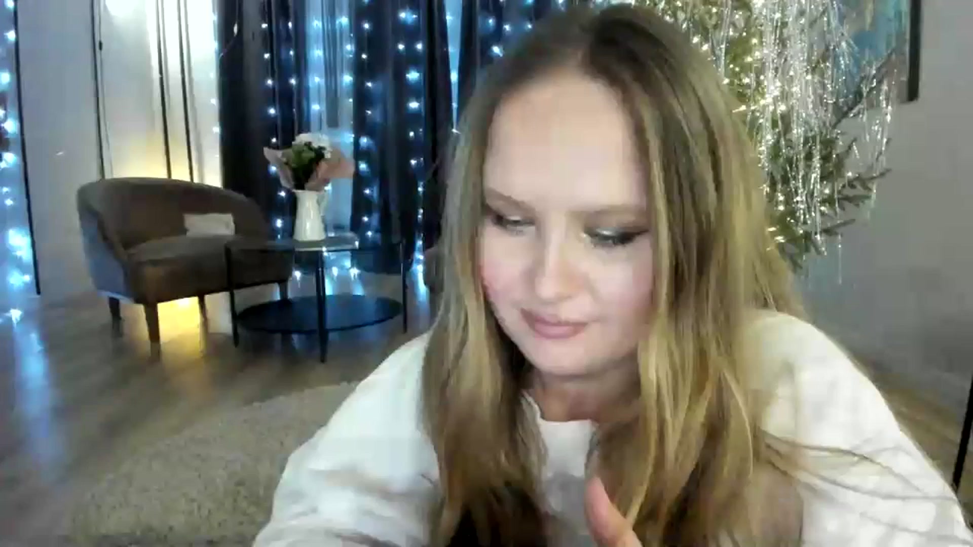Gallery image thumbnail from F_L_E_U_R's myfreecams stream on, 01/10/2024, 22:54 image 8 of 20