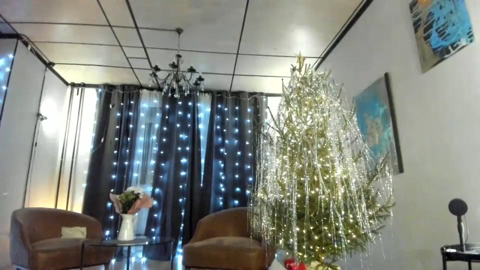 Gallery image thumbnail from F_L_E_U_R's myfreecams stream on, 01/10/2024, 22:54 image 19 of 20