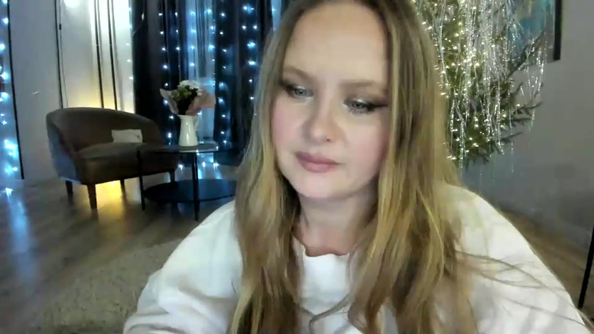 Gallery image thumbnail from F_L_E_U_R's myfreecams stream on, 01/10/2024, 22:54 image 7 of 20