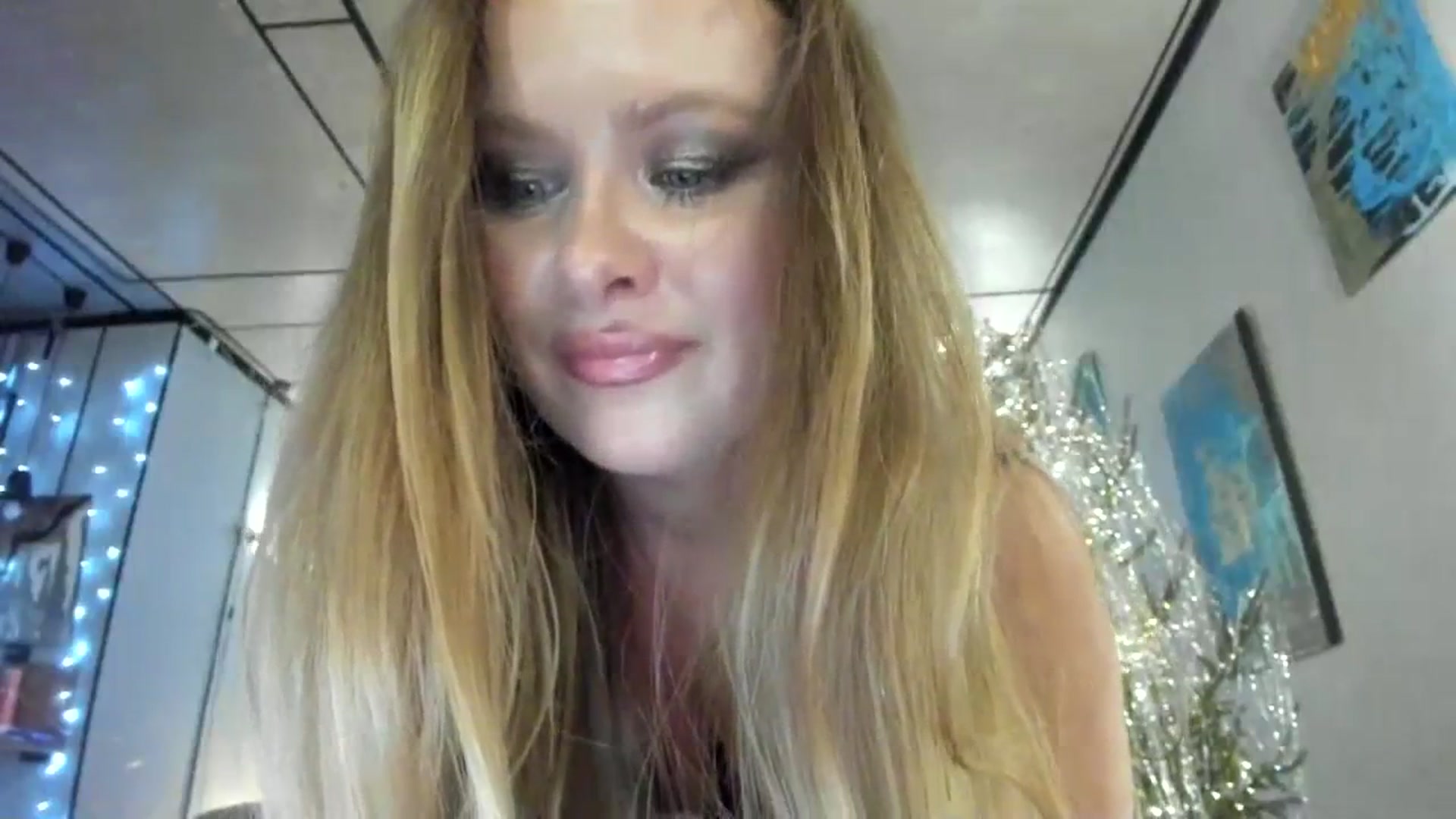 Gallery image thumbnail from F_L_E_U_R's myfreecams stream on, 01/11/2024, 23:00 image 4 of 20