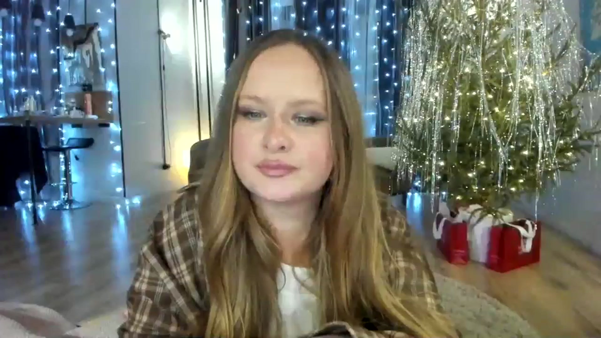 Gallery image thumbnail from F_L_E_U_R's myfreecams stream on, 01/12/2024, 22:35 image 13 of 20
