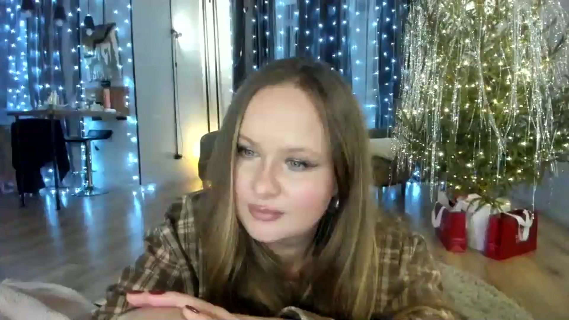 Gallery image thumbnail from F_L_E_U_R's myfreecams stream on, 01/12/2024, 22:35 image 15 of 20