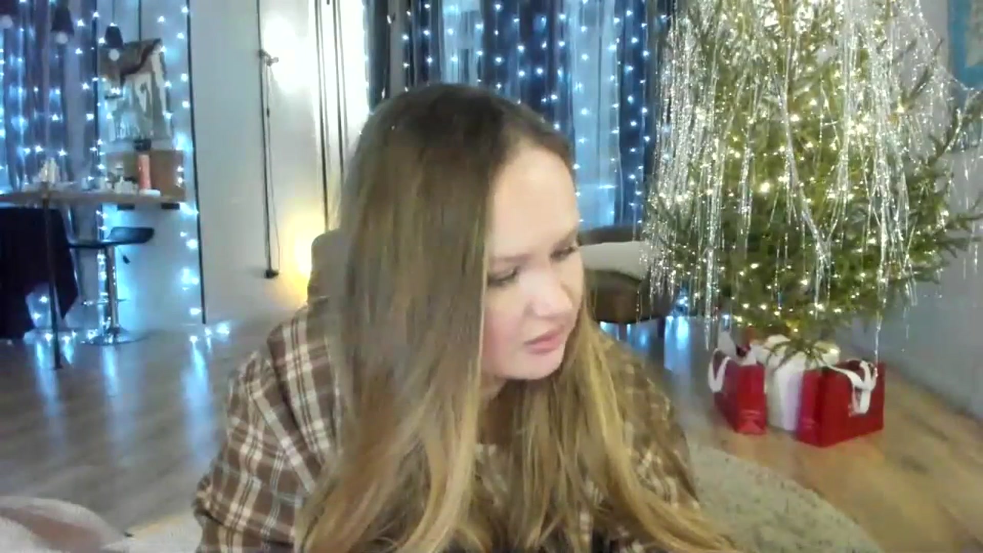 Gallery image thumbnail from F_L_E_U_R's myfreecams stream on, 01/12/2024, 22:35 image 14 of 20