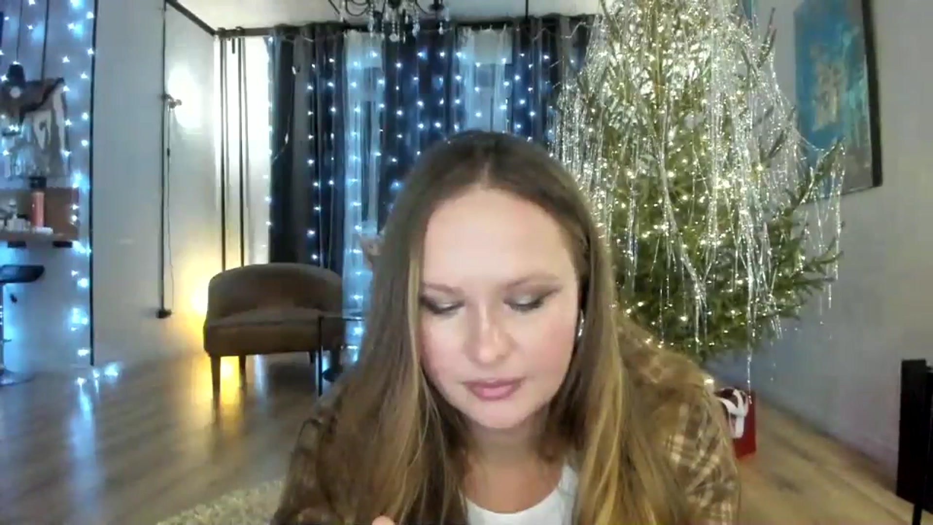 Gallery image thumbnail from F_L_E_U_R's myfreecams stream on, 01/12/2024, 22:35 image 6 of 20