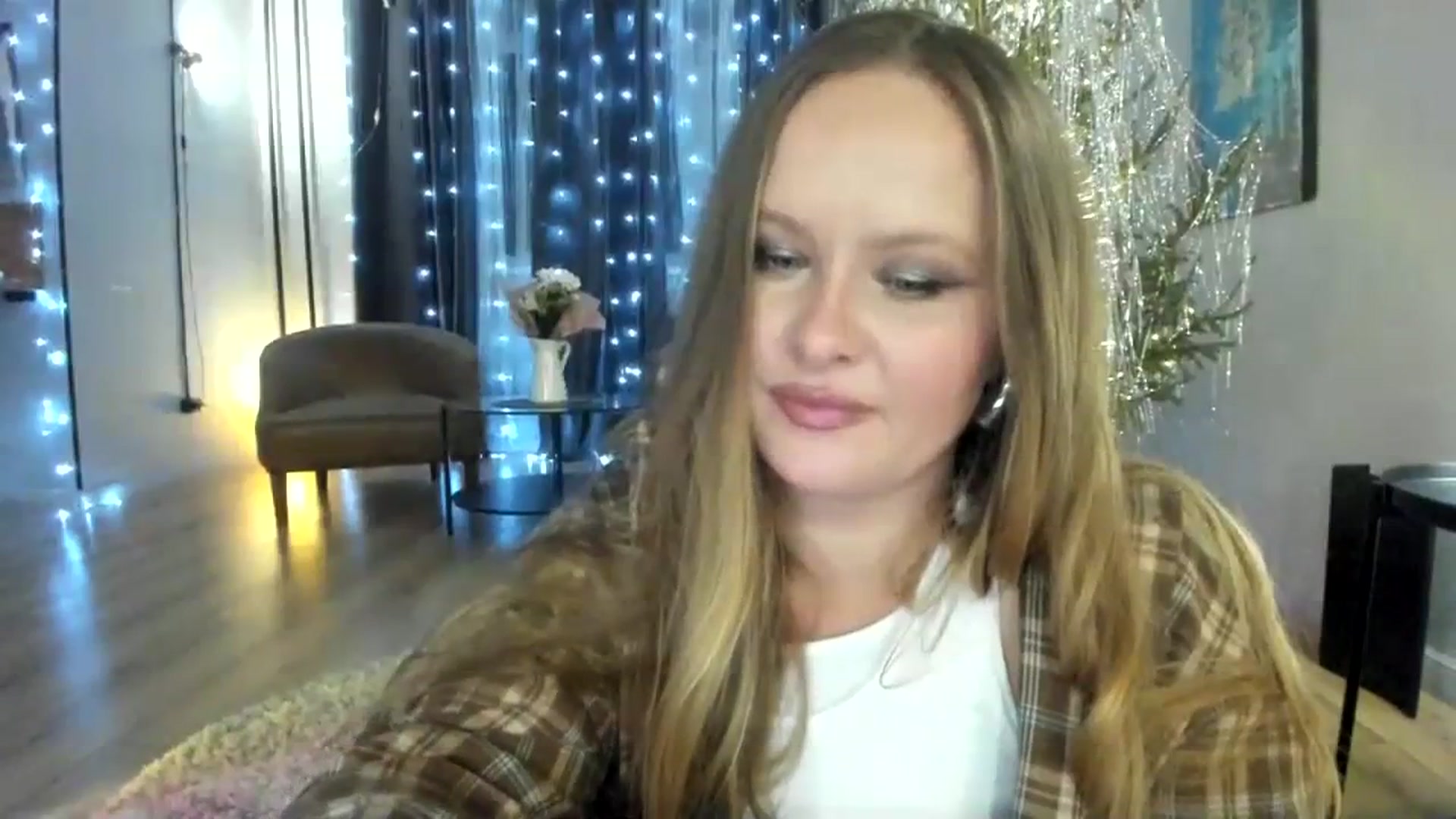 Gallery image thumbnail from F_L_E_U_R's myfreecams stream on, 01/12/2024, 22:35 image 8 of 20