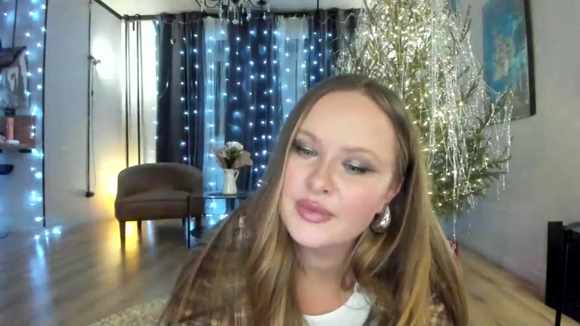 Gallery image thumbnail from F_L_E_U_R's myfreecams stream on, 01/12/2024, 22:35 image 4 of 20