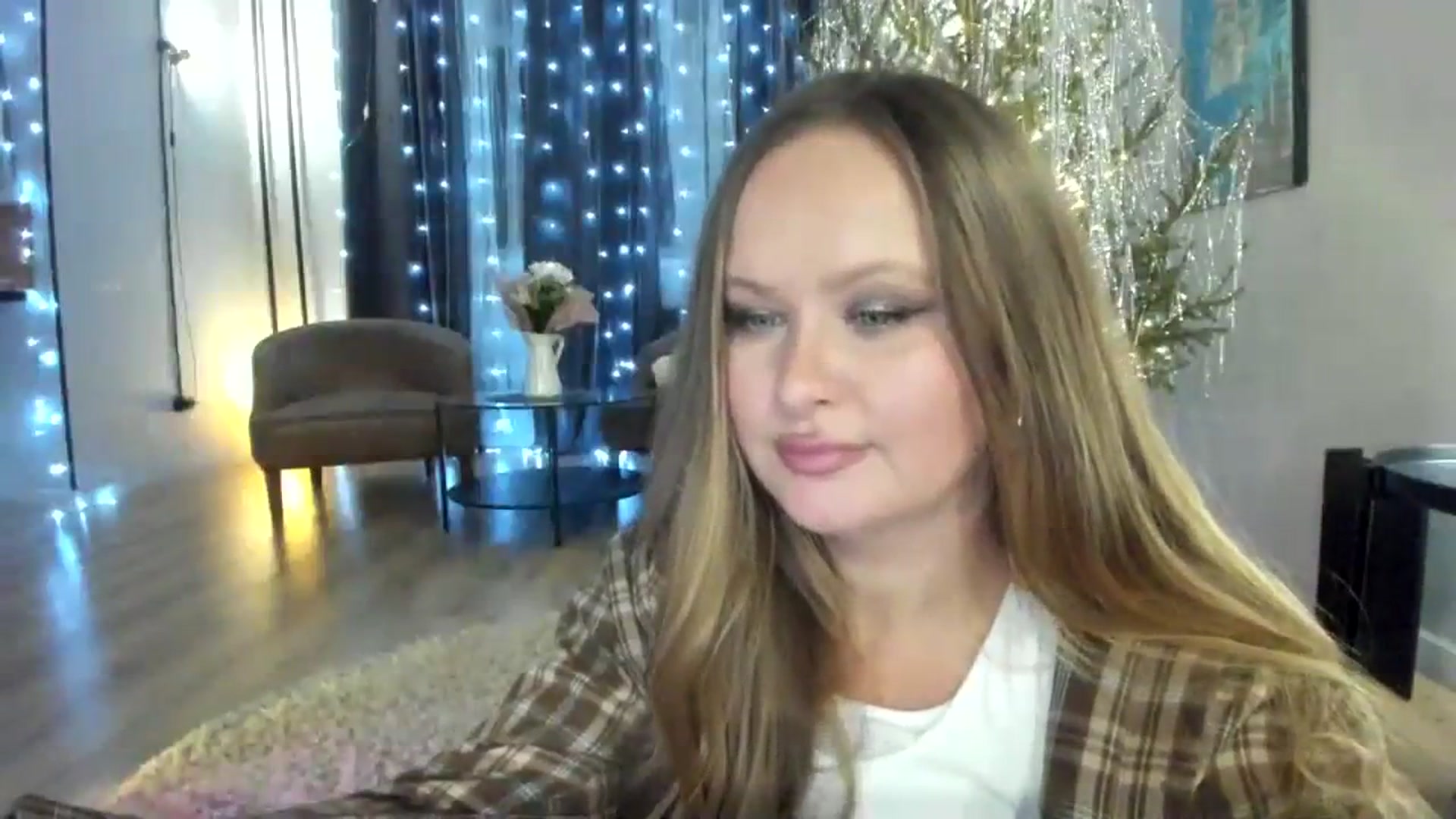 Gallery image thumbnail from F_L_E_U_R's myfreecams stream on, 01/12/2024, 22:35 image 11 of 20