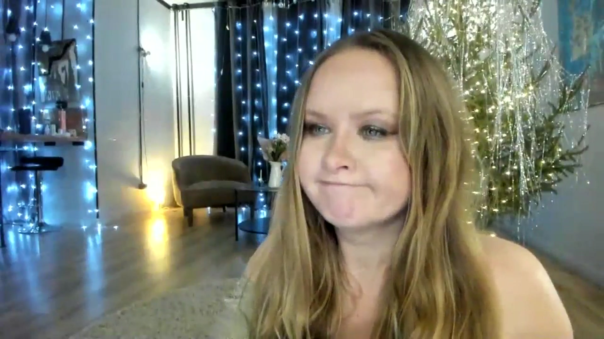 Gallery image thumbnail from F_L_E_U_R's myfreecams stream on, 01/15/2024, 22:54 image 15 of 20