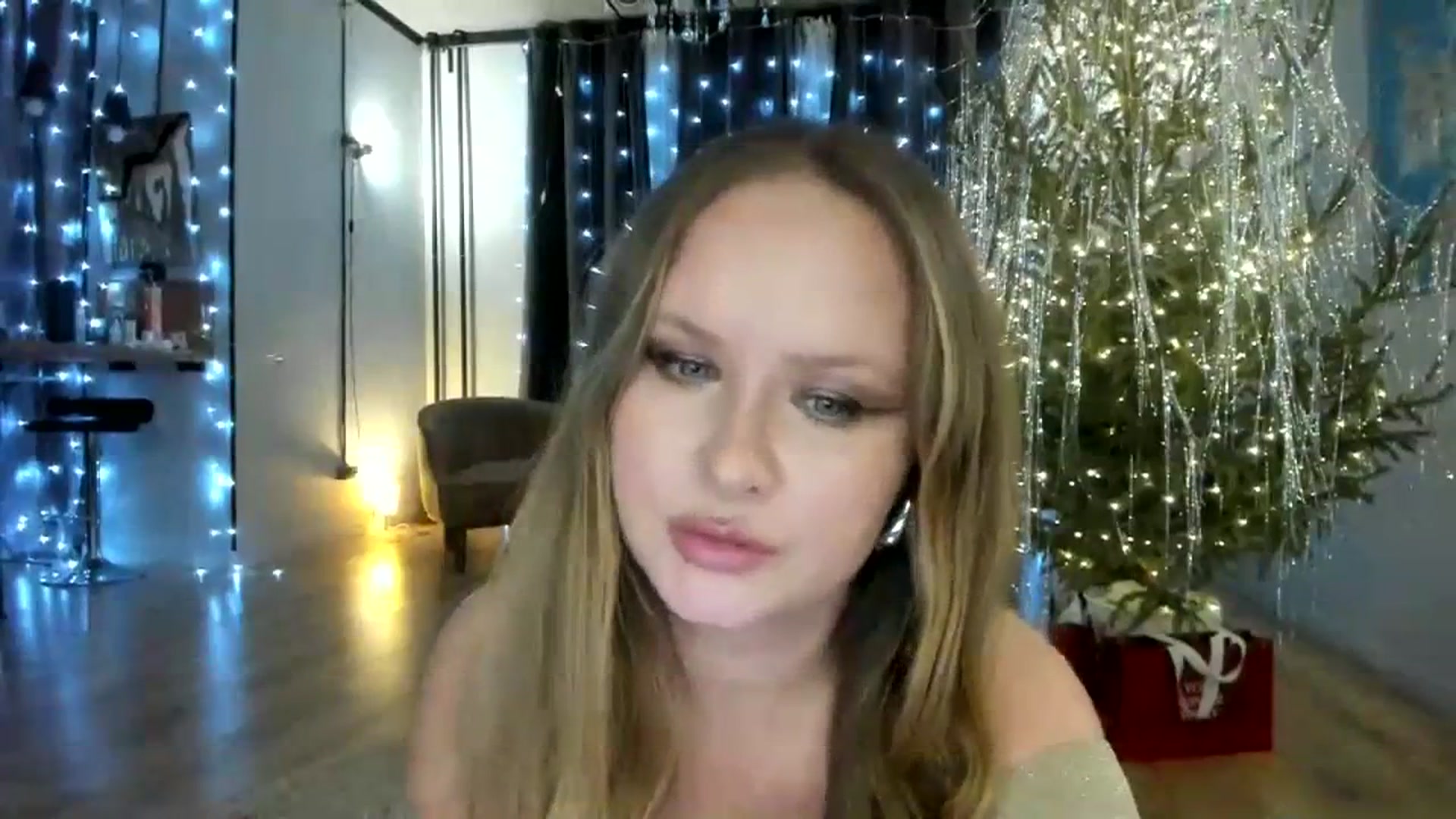 Gallery image thumbnail from F_L_E_U_R's myfreecams stream on, 01/15/2024, 22:54 image 6 of 20