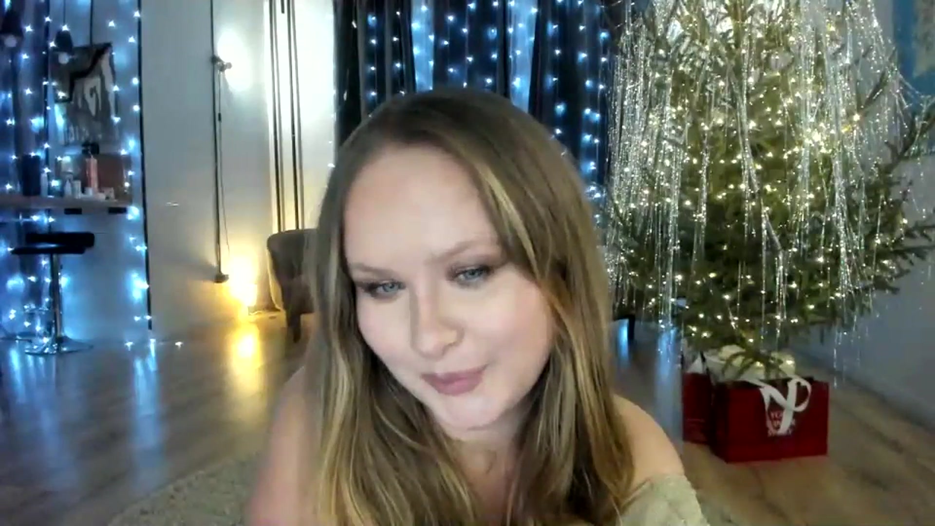Gallery image thumbnail from F_L_E_U_R's myfreecams stream on, 01/15/2024, 22:54 image 4 of 20