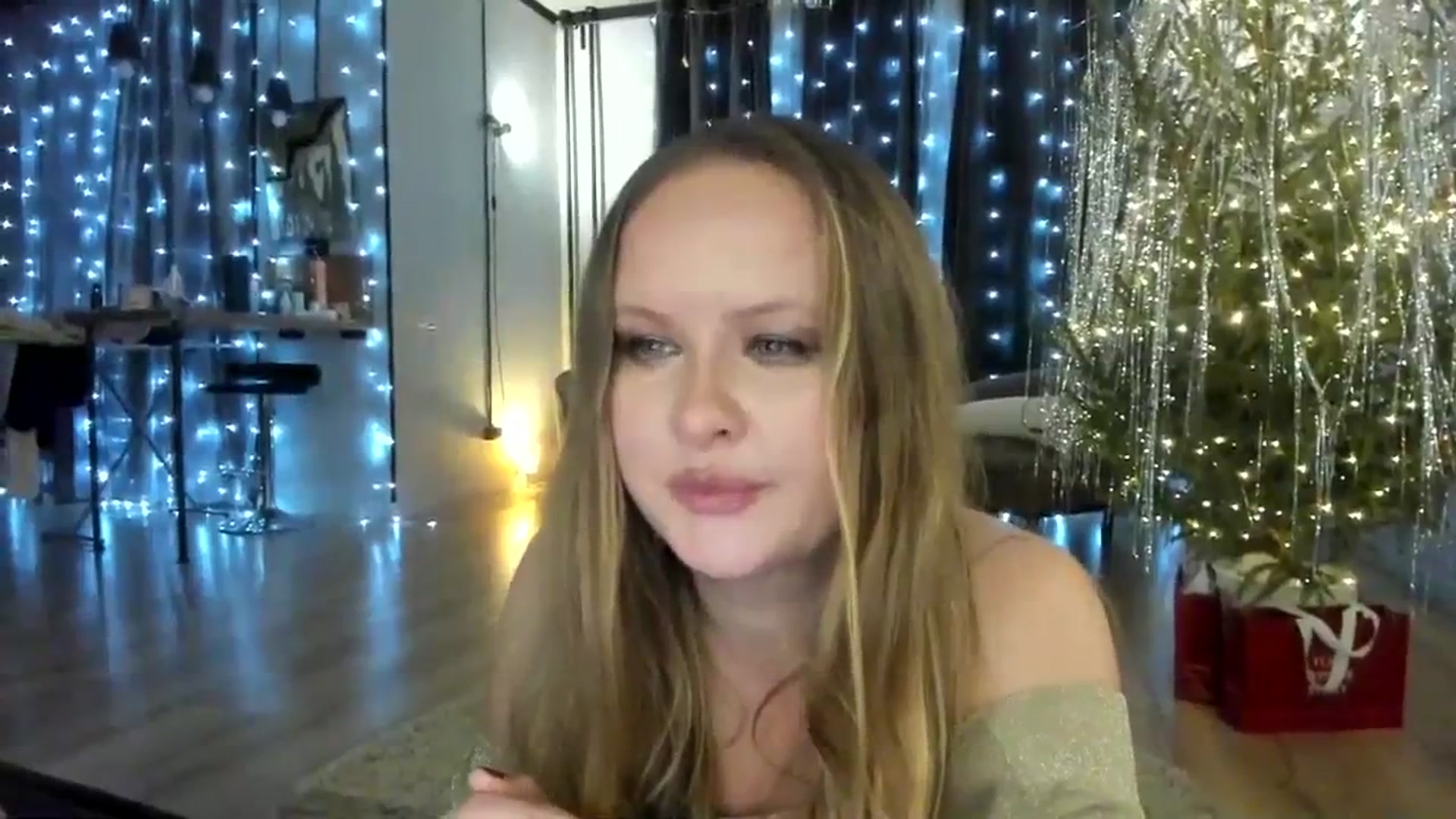 Gallery image thumbnail from F_L_E_U_R's myfreecams stream on, 01/15/2024, 22:54 image 10 of 20